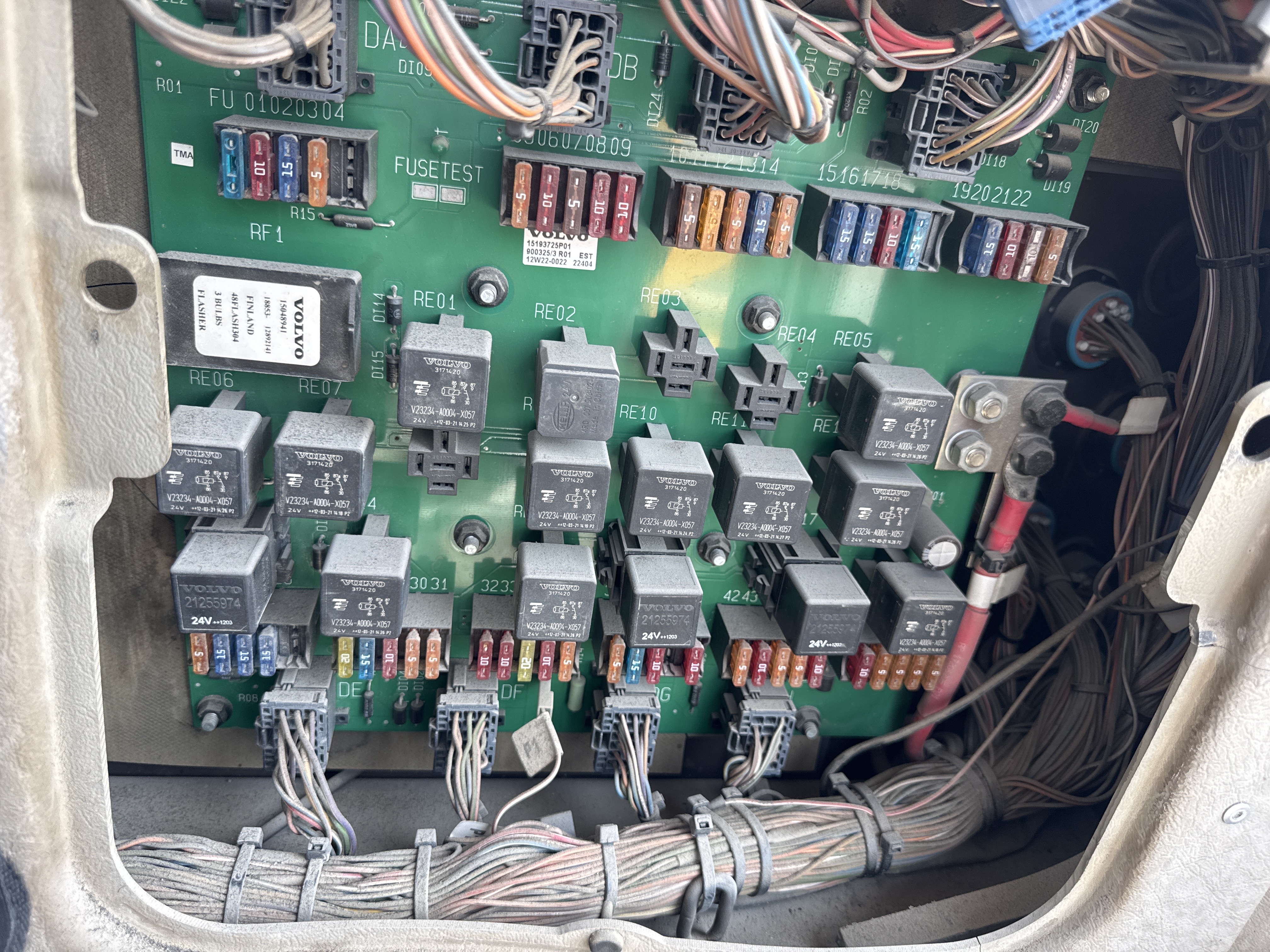WHL-011-فولفو-L120F-لوادر-بعجلات-فحص-الكهربائيات-صندوق-الصمامات-1