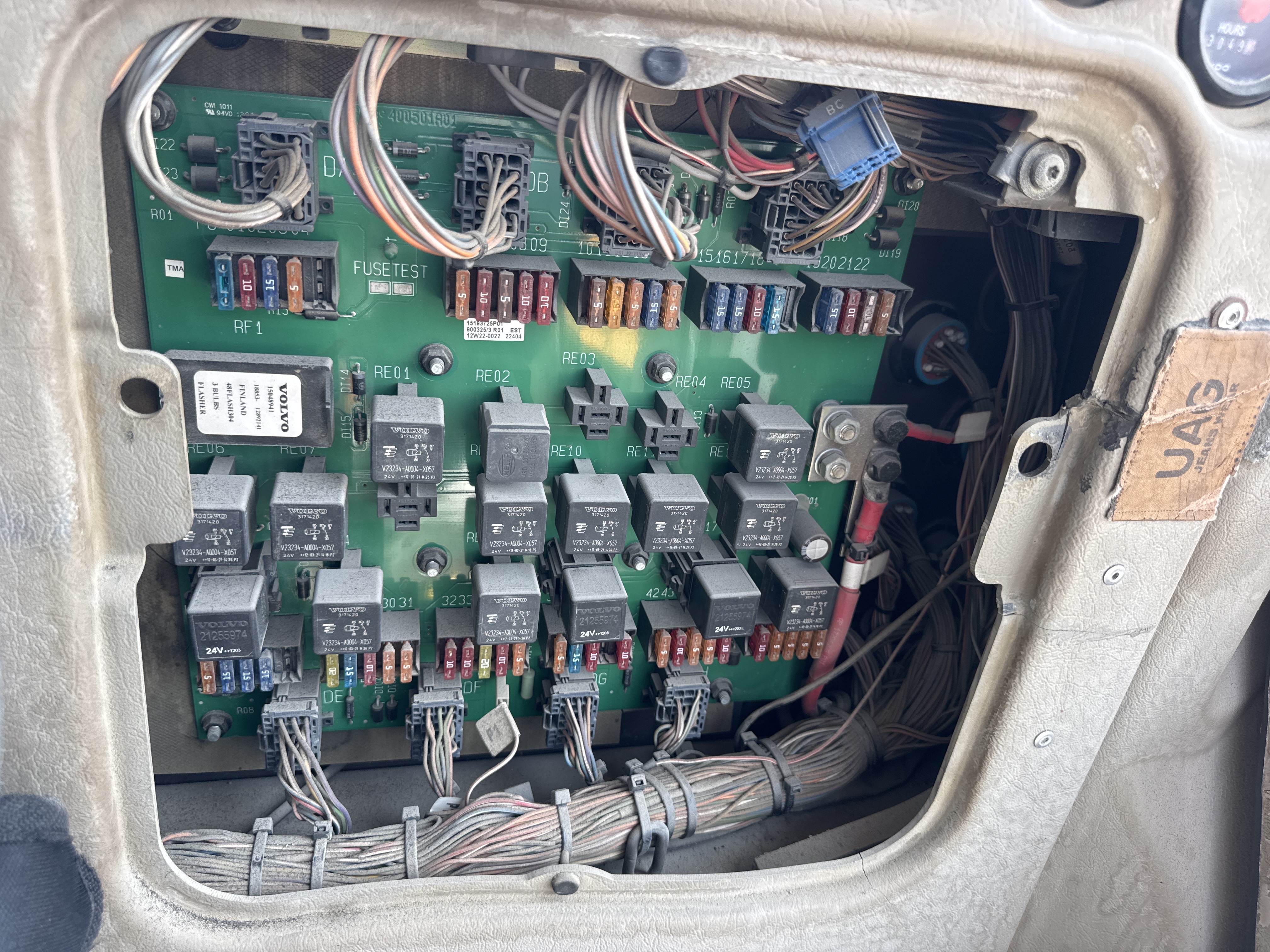 WHL-011-فولفو-L120F-لوادر-بعجلات-فحص-الكهربائيات-صندوق-الصمامات-1