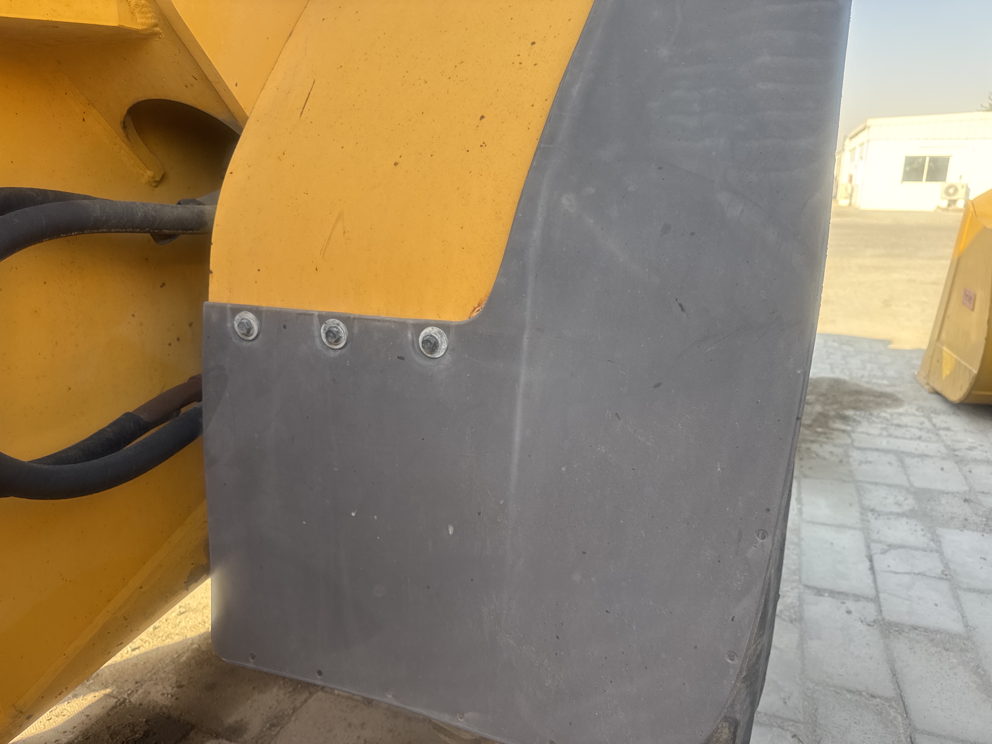 WHL-011-فولفو-L120F-لوادر-بعجلات-فحص-الهيكل-الصفائح-المعدنية-(الفيبرجلاس)-1