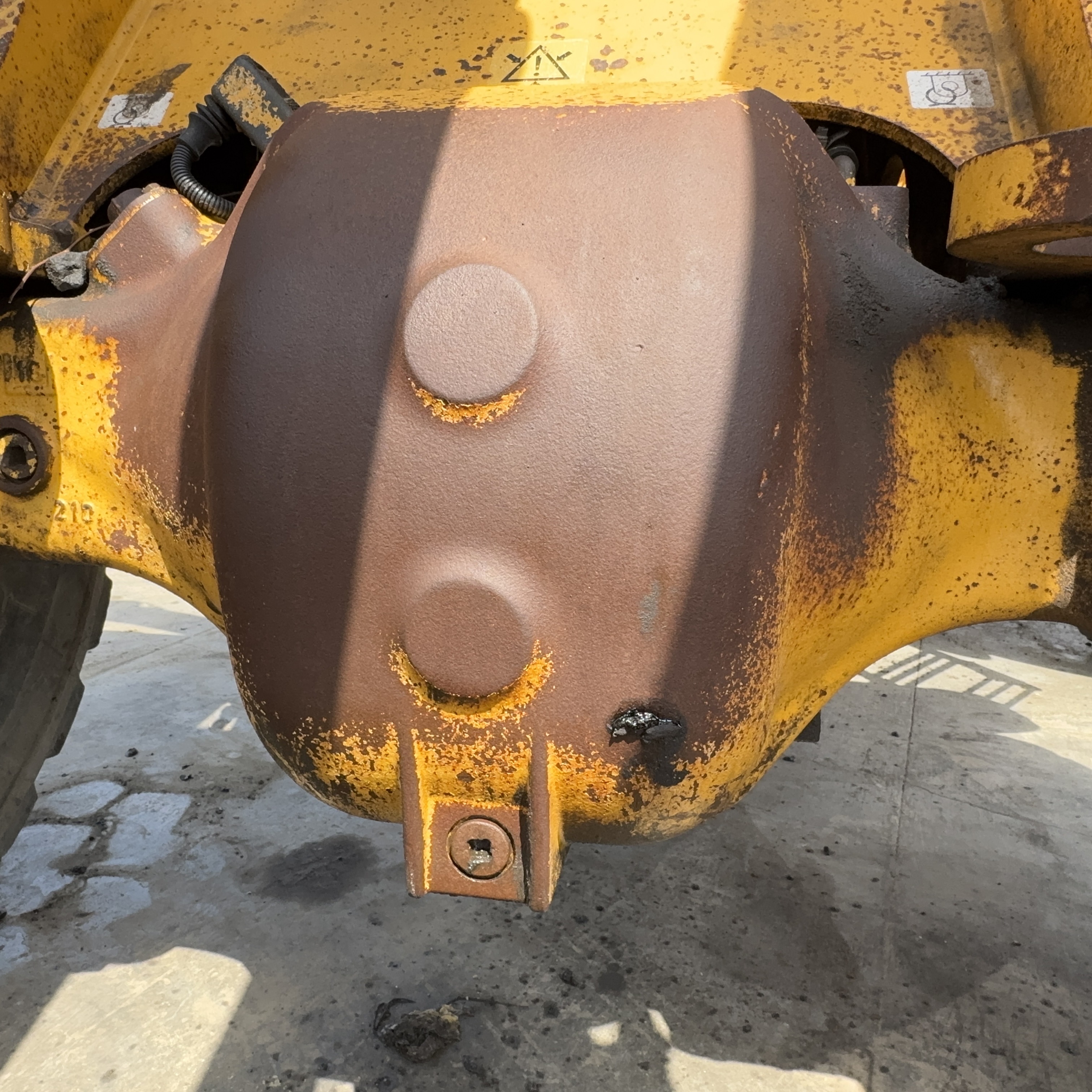 WHL-011-فولفو-L120F-لوادر-بعجلات-فحص-نظام-القيادة-غلاف-المحور-1