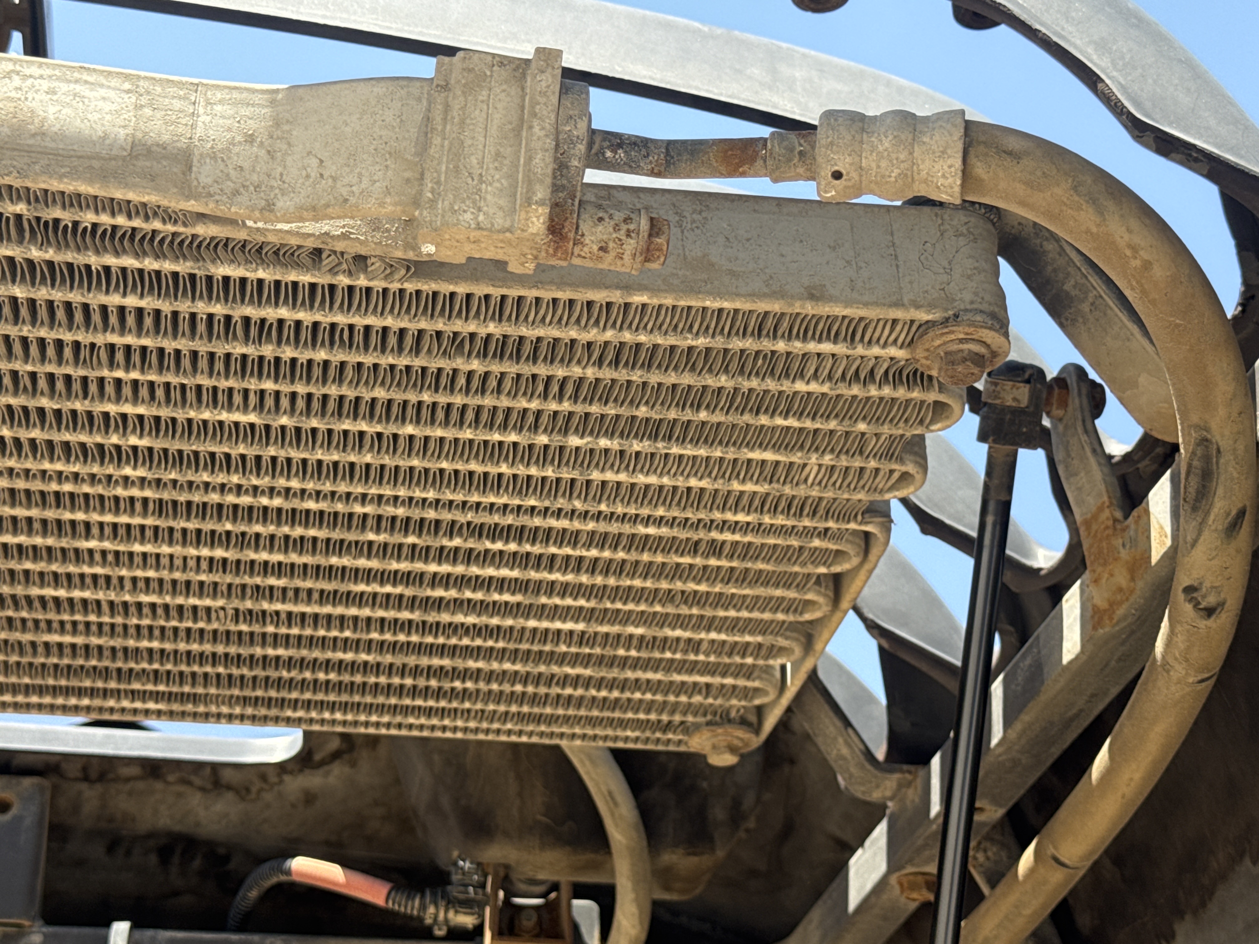 WHL-011-فولفو-L120F-لوادر-بعجلات-فحص-نظام-التكييف-خطوط-التبريد-5