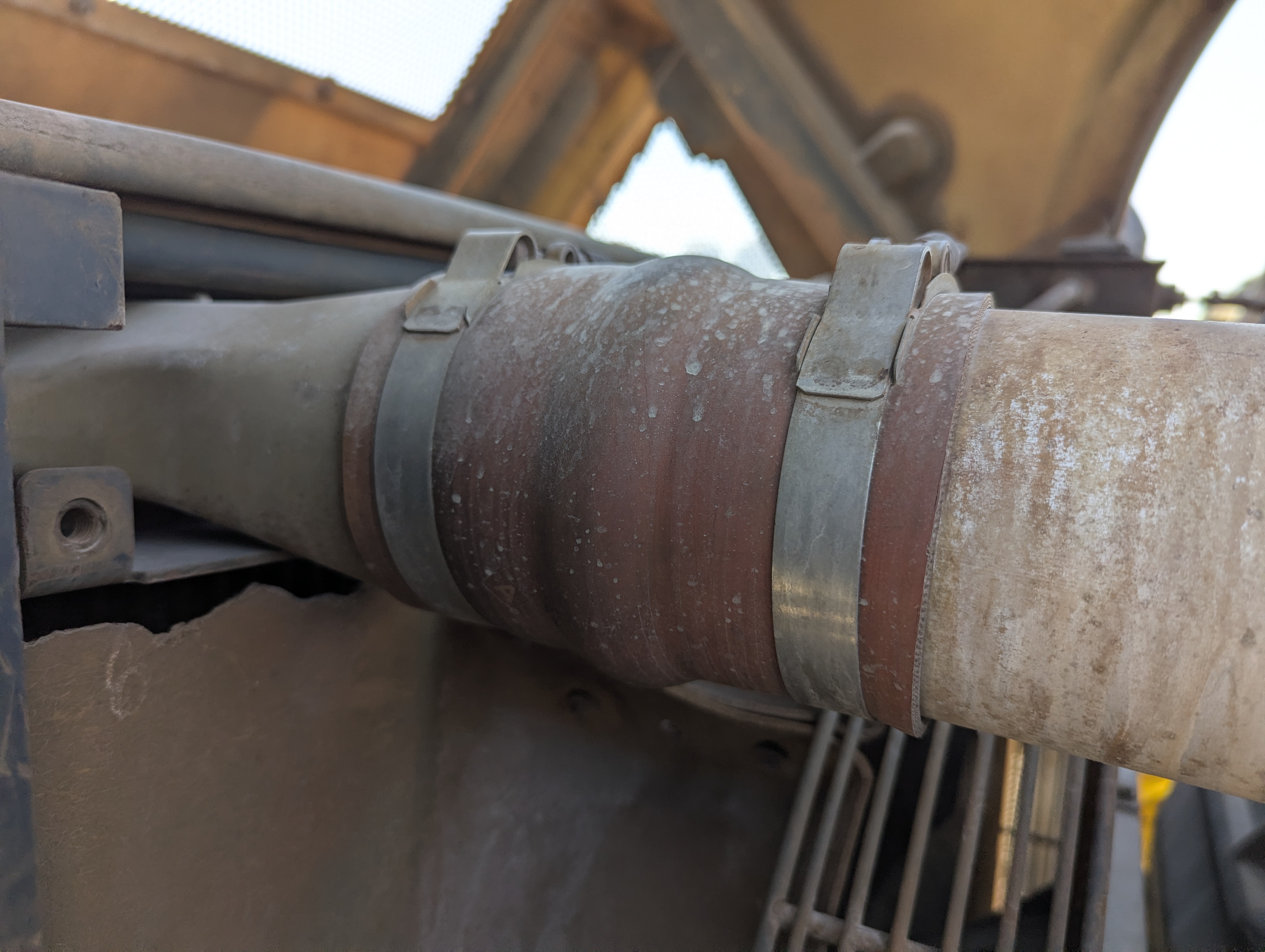WHL-013-Cat-966H-Wheel-loaders-inspection-Engine-Hoses-1
