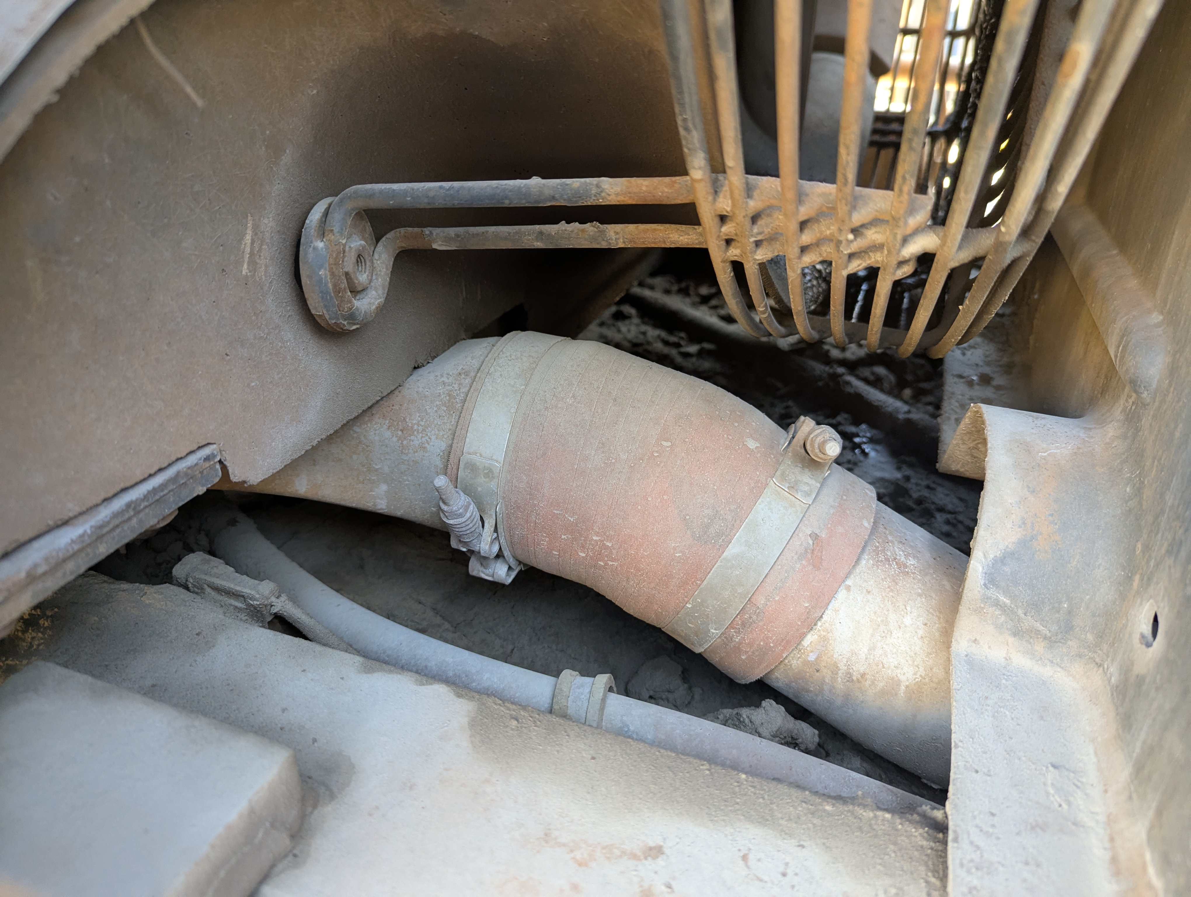 WHL-013-Cat-966H-Wheel-loaders-inspection-Engine-Hoses-1