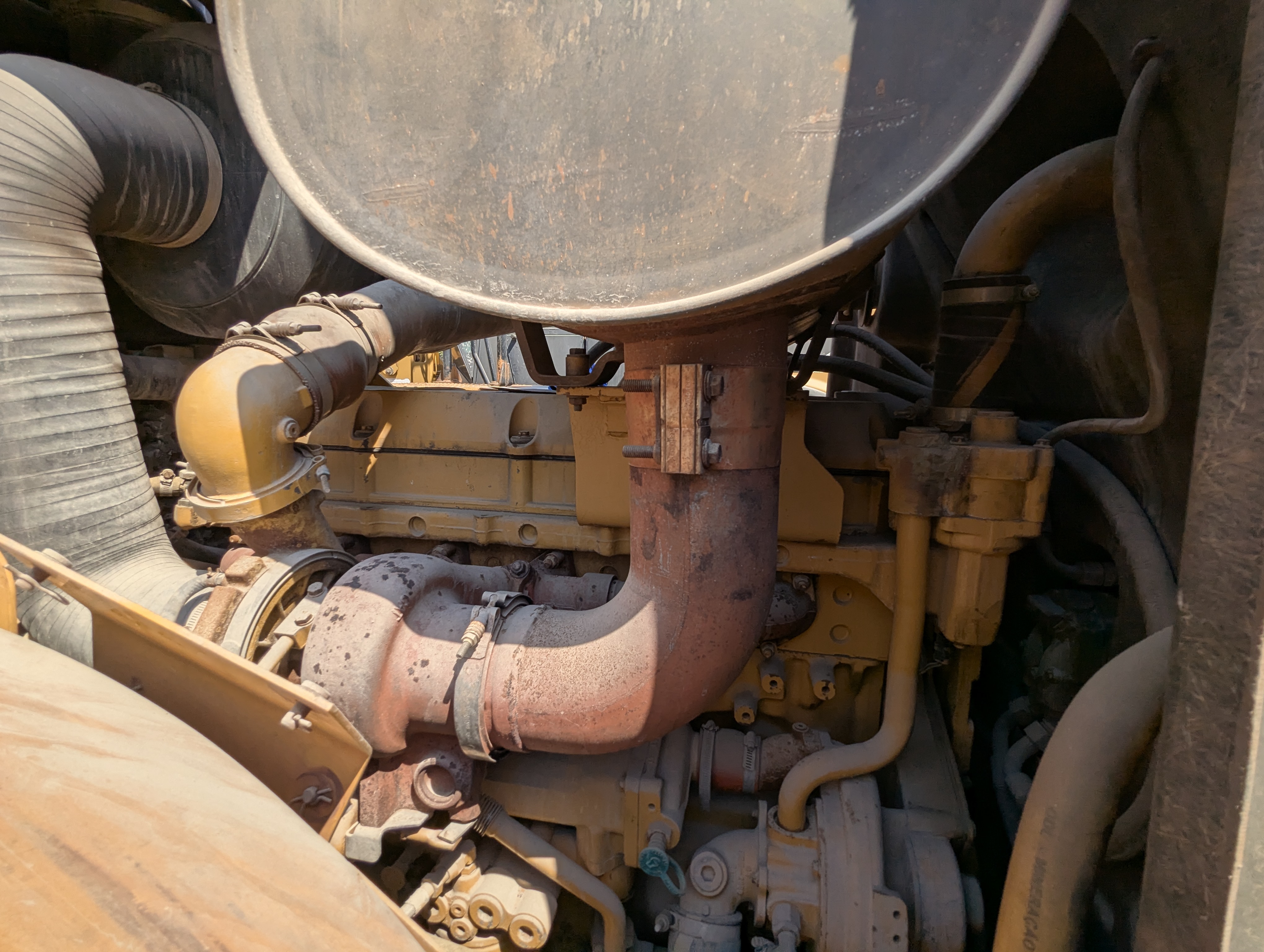 WHL-013-Cat-966H-Wheel-loaders-inspection-Engine-Exhaust-system-1