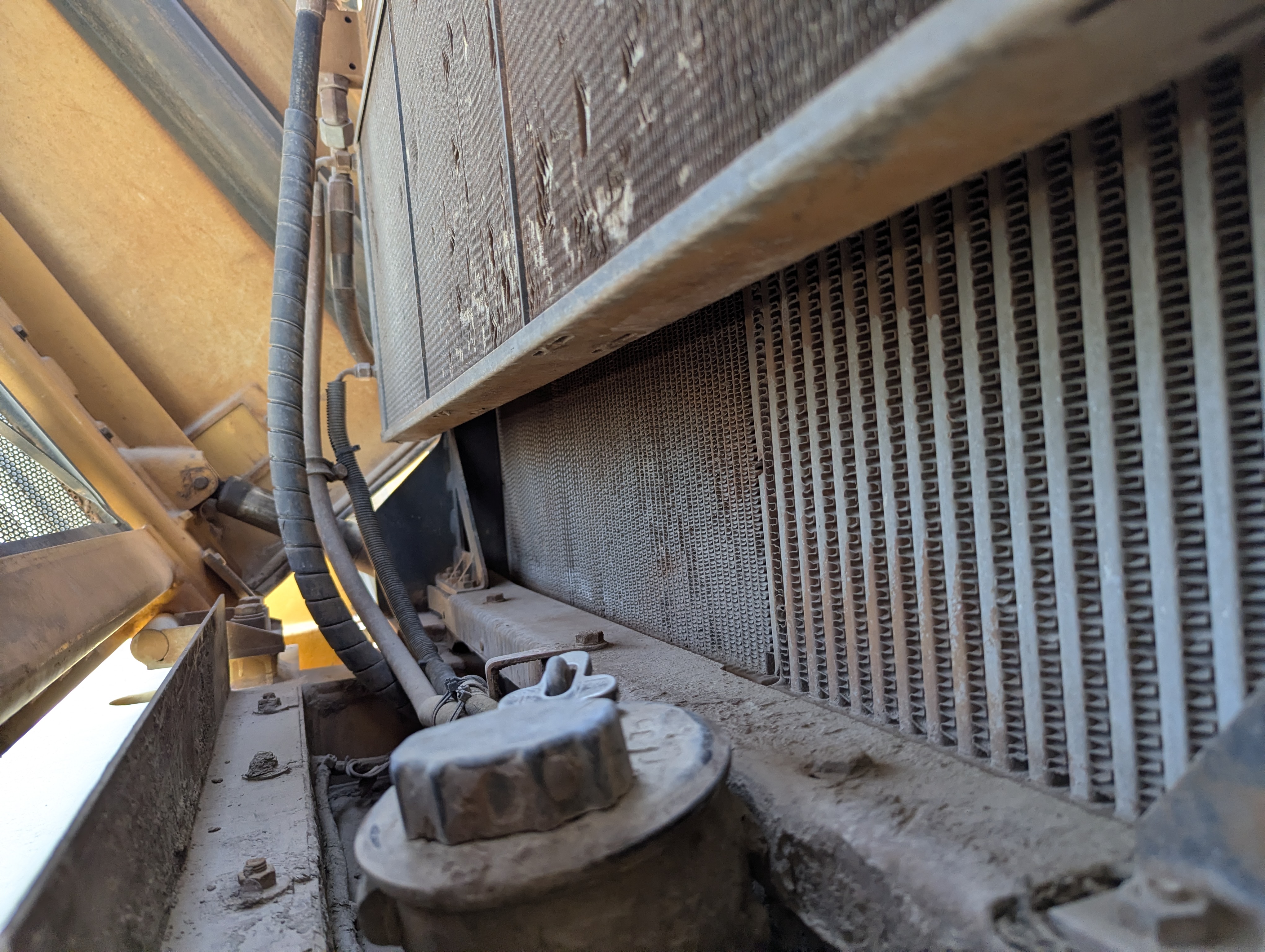 WHL-013-Cat-966H-Wheel-loaders-inspection-Engine-Radiator,-condenser,-intercooler,-hydraulic-cooler-1