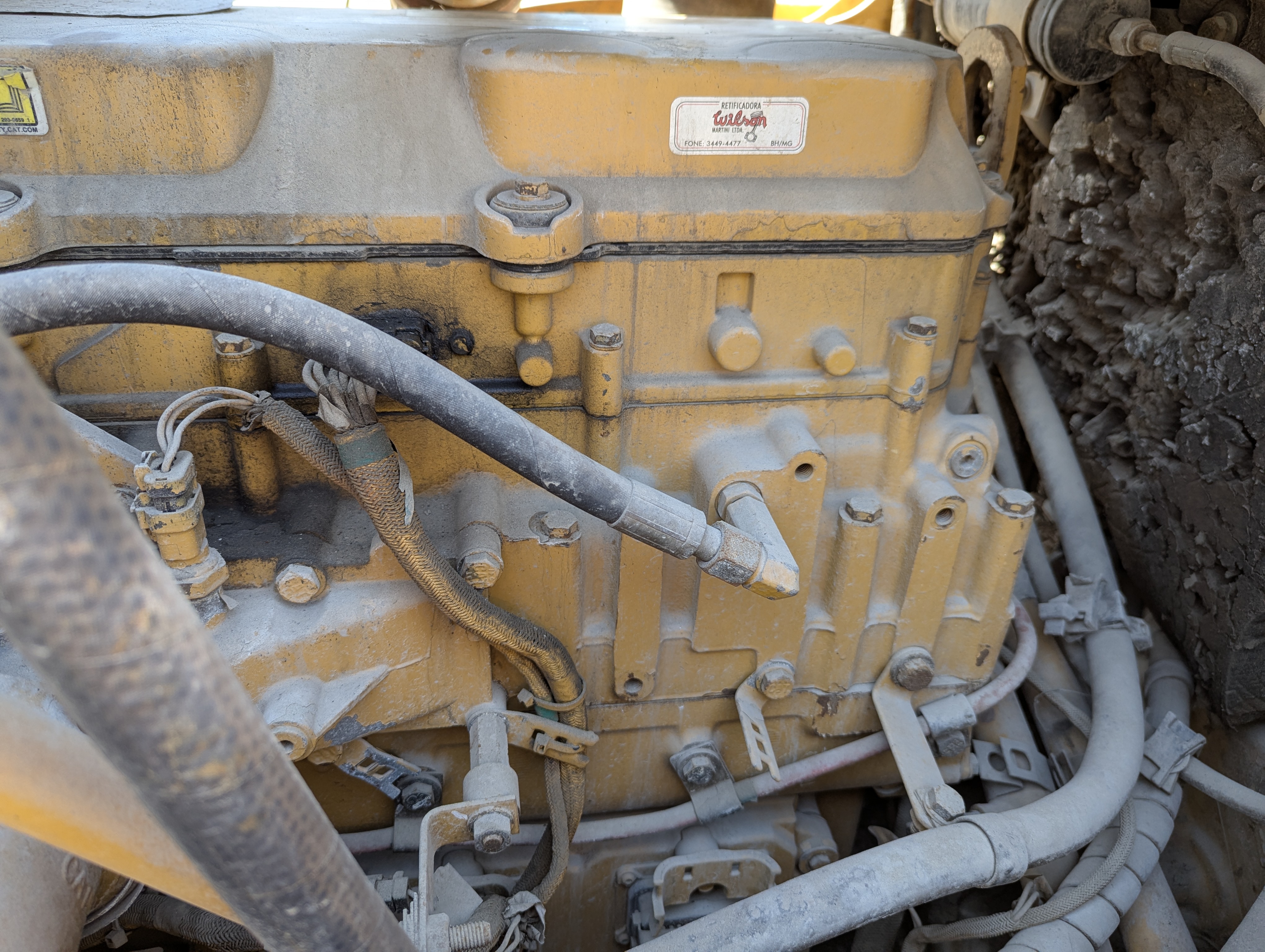 WHL-013-Cat-966H-Wheel-loaders-inspection-Engine-Engine-oil-leaks-1