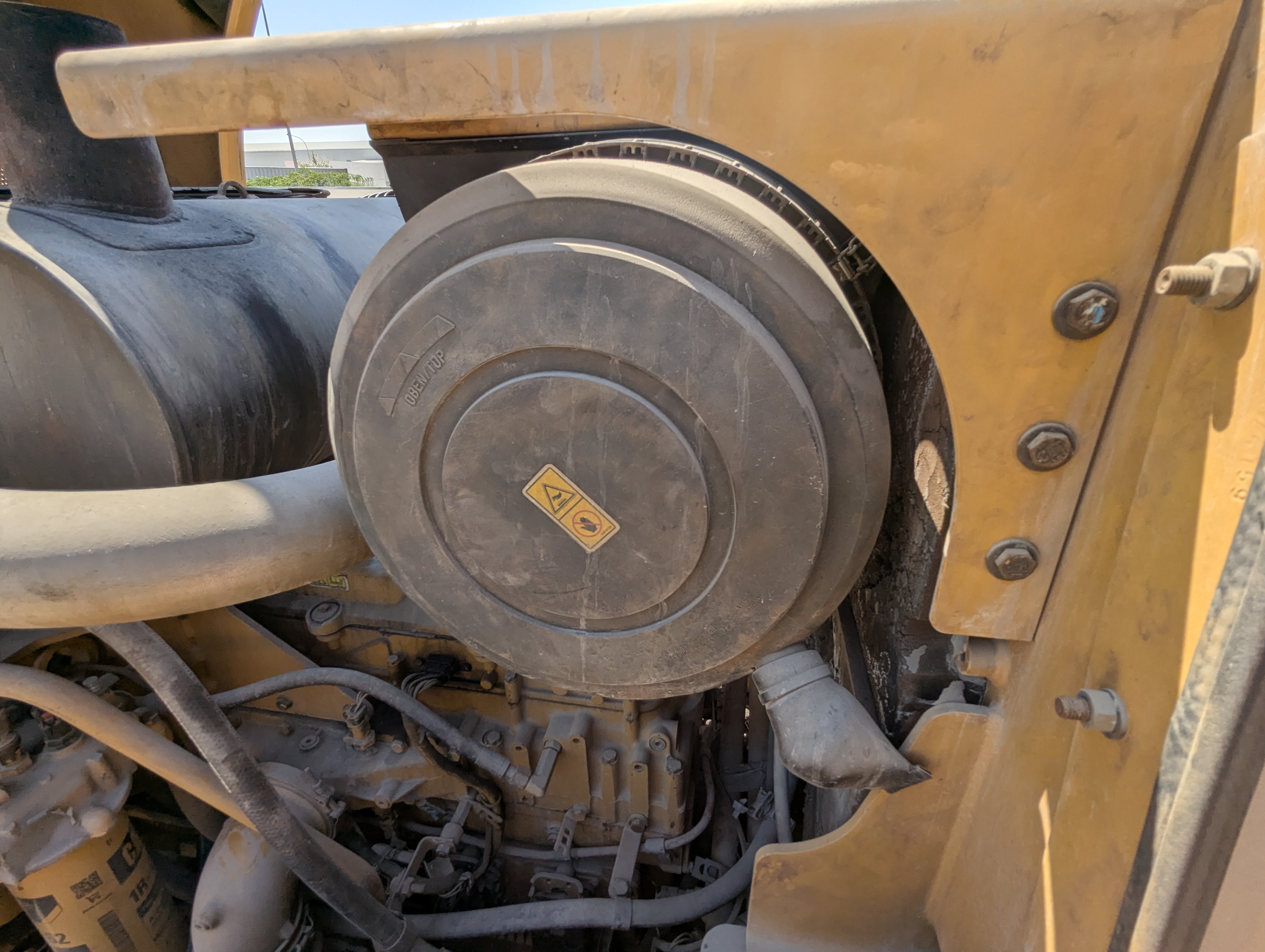 WHL-013-Cat-966H-Wheel-loaders-inspection-Engine-Air-intake-system-1