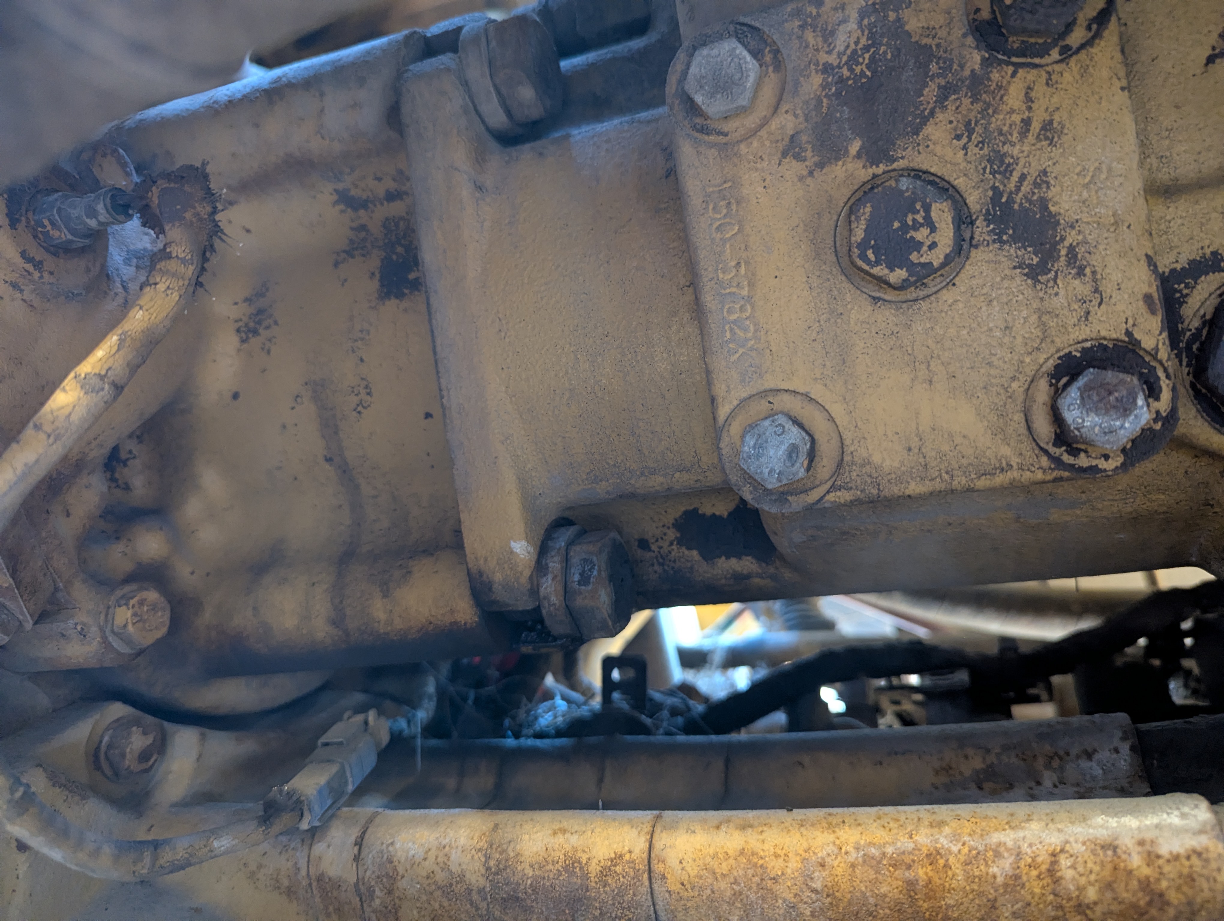 WHL-013-Cat-966H-Wheel-loaders-inspection-Hydraulics-Hydraulic-pump-1