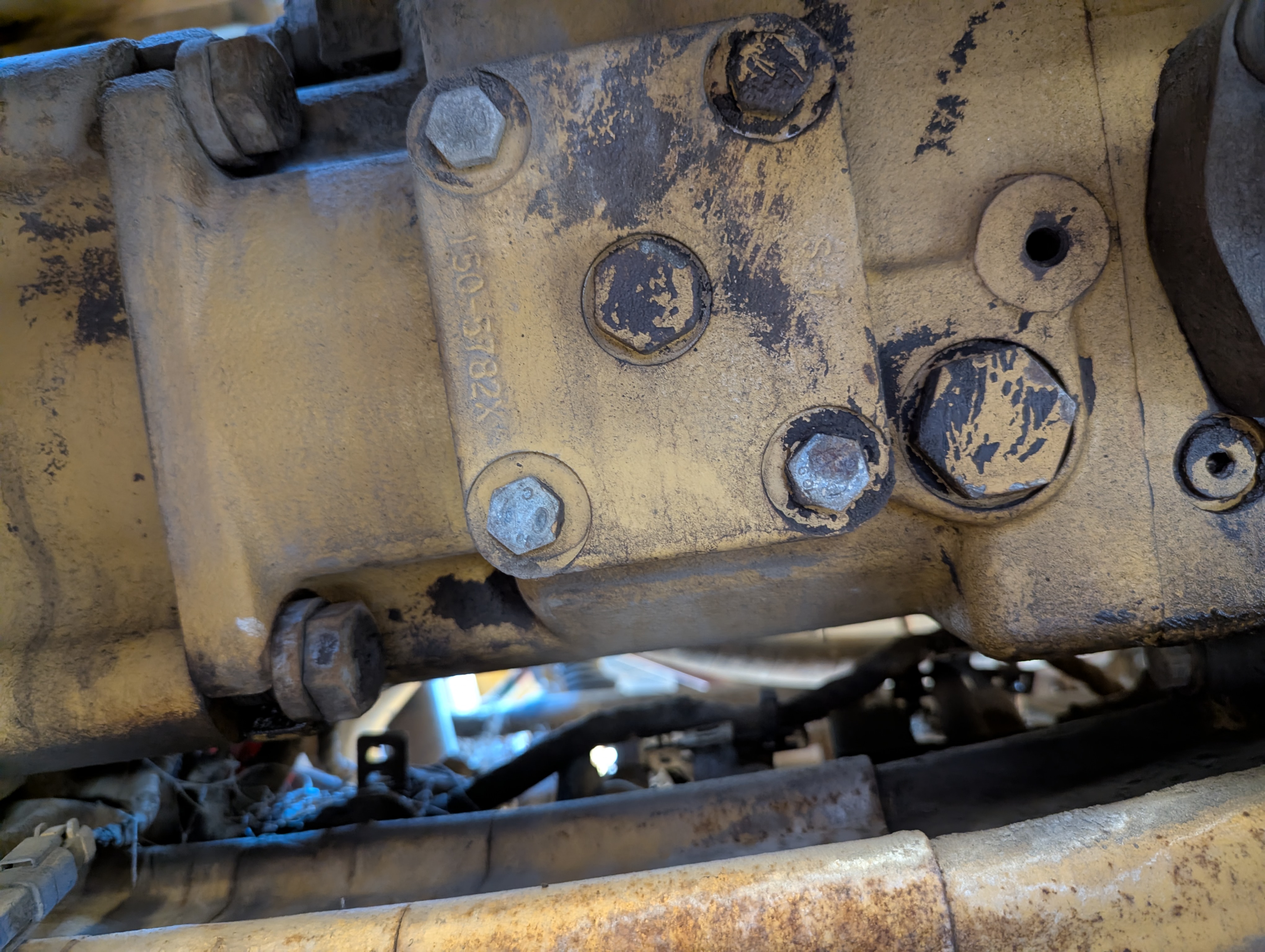 WHL-013-Cat-966H-Wheel-loaders-inspection-Hydraulics-Hydraulic-pump-1