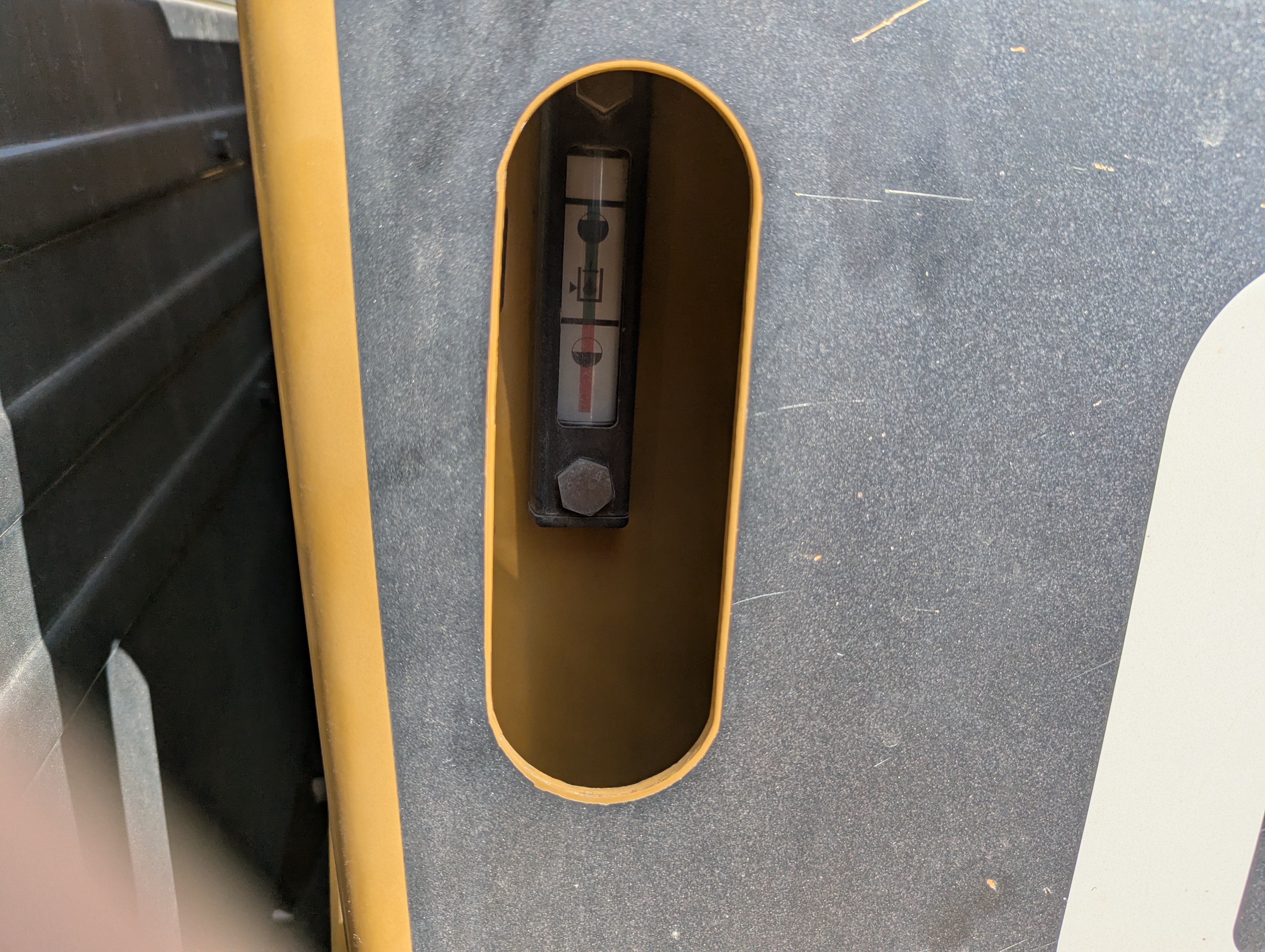 WHL-013-Cat-966H-Wheel-loaders-inspection-Hydraulics-Hydraulic-Tank-1