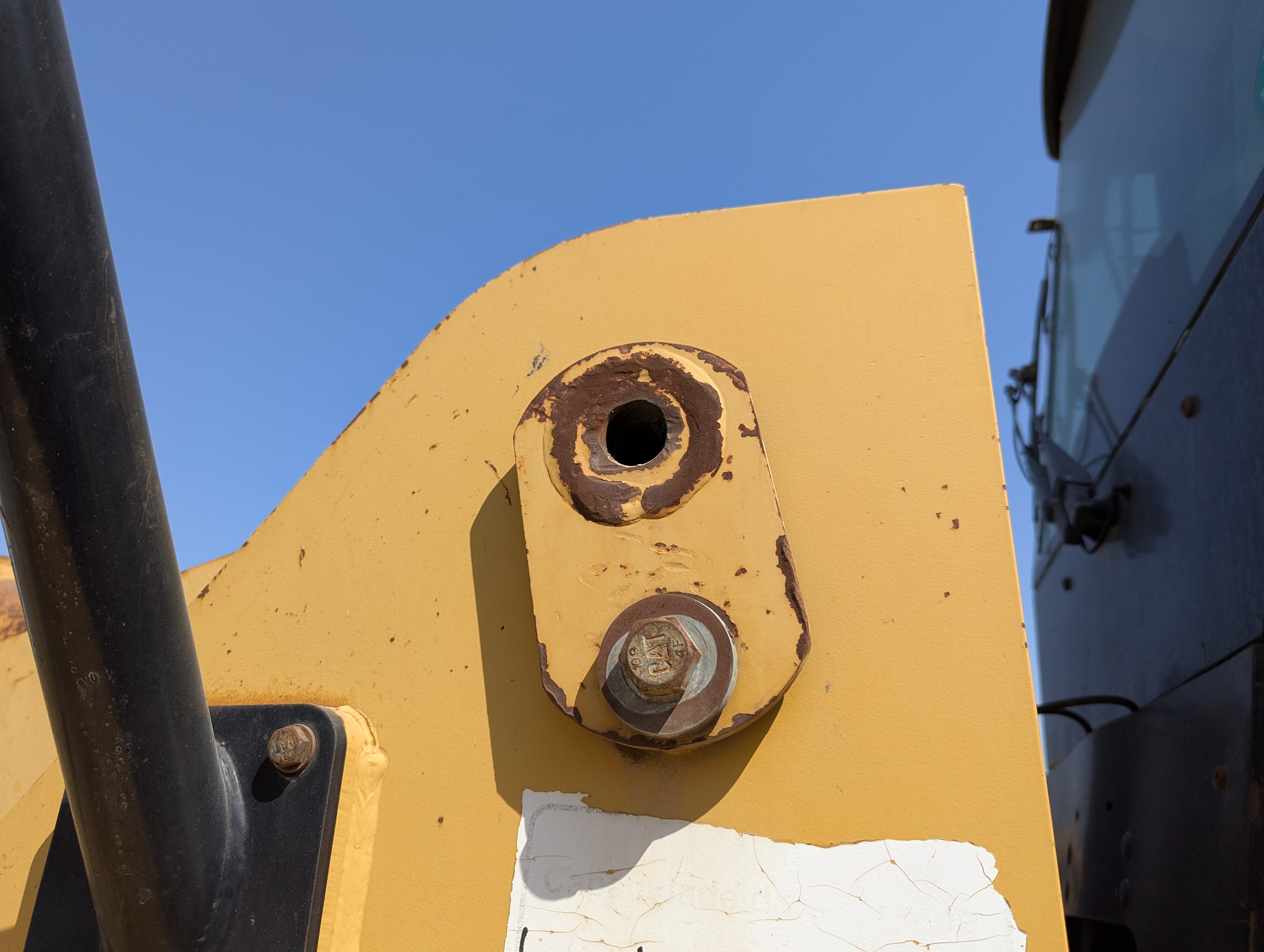 WHL-013-Cat-966H-Wheel-loaders-inspection-Hydraulics-Boom-base-pin-and-bushings-1