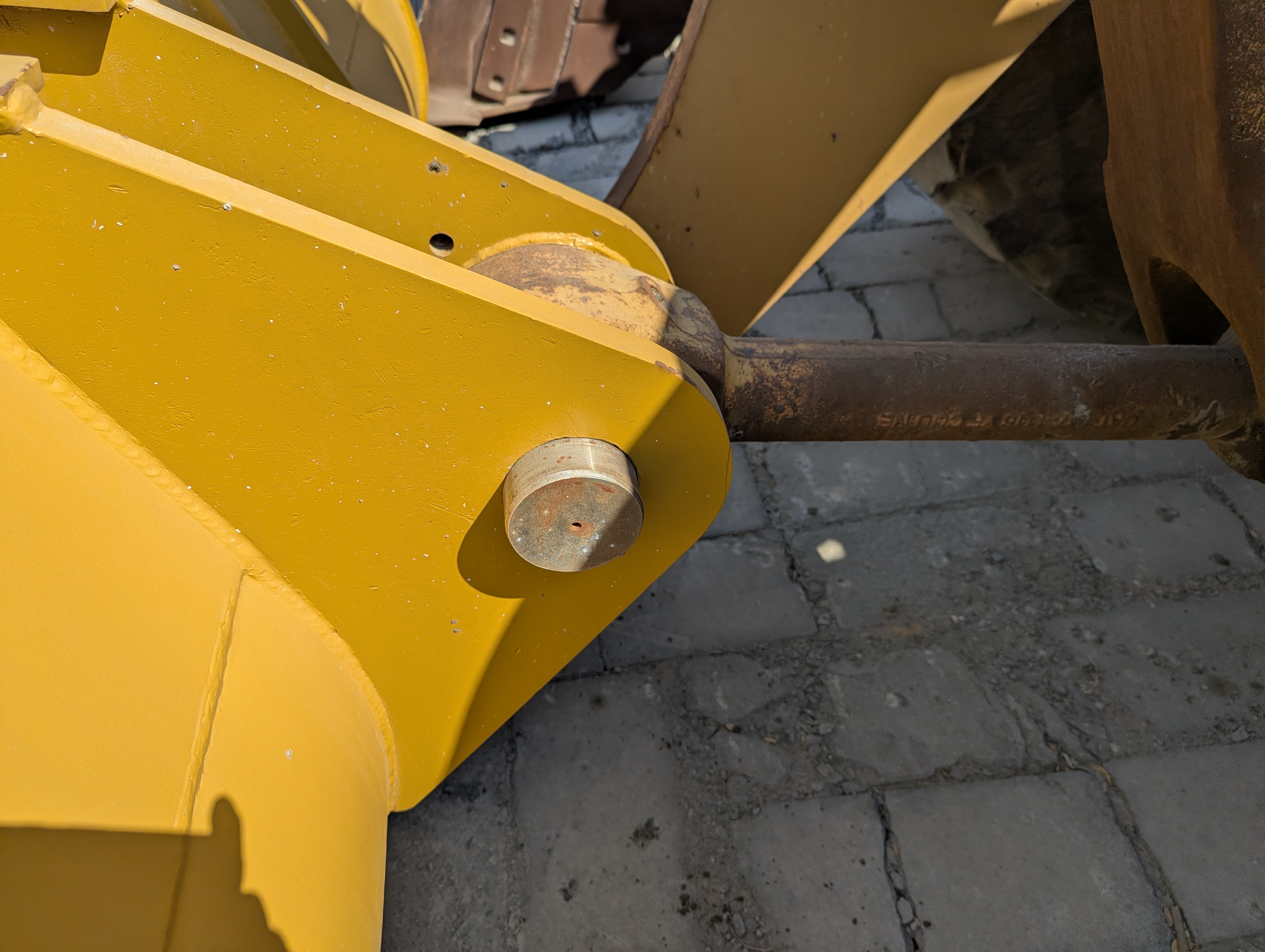 WHL-013-Cat-966H-Wheel-loaders-inspection-Hydraulics-Hydraulic-pins-/-locks-1