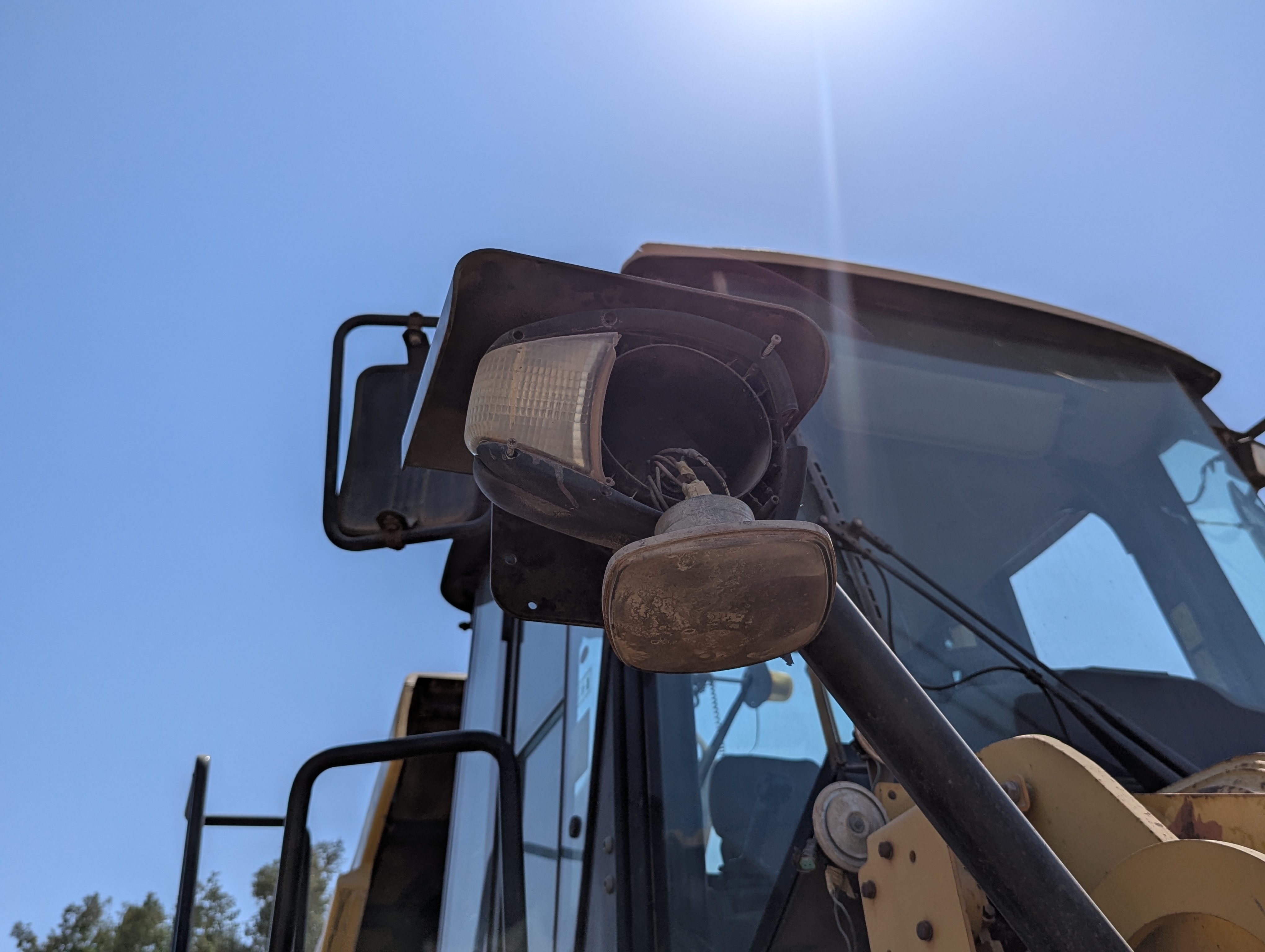 WHL-013-Cat-966H-Wheel-loaders-inspection-Electronic-Lights-and-signals-4
