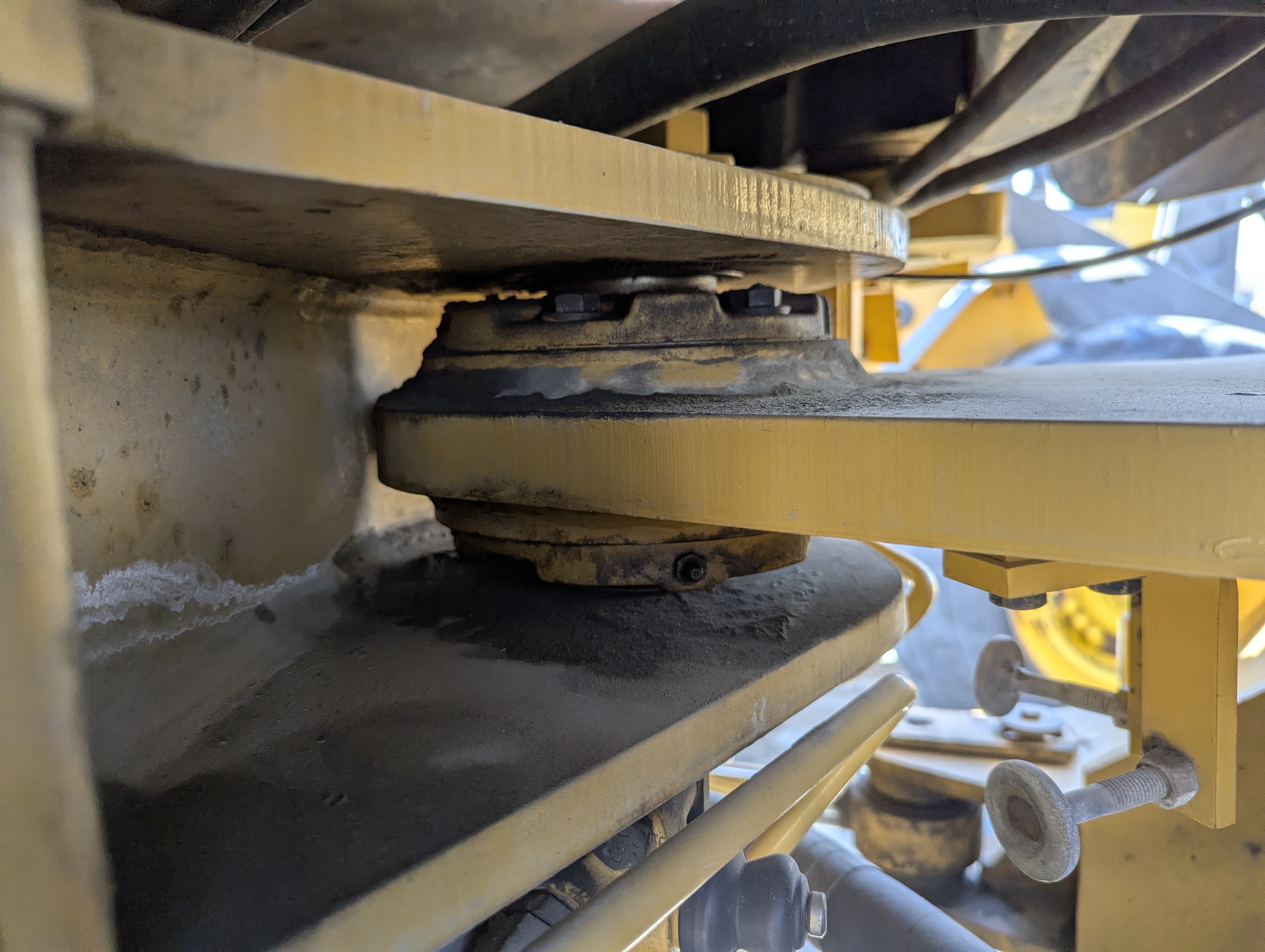 WHL-013-Cat-966H-Wheel-loaders-inspection-Structure-Articulated-joint-1