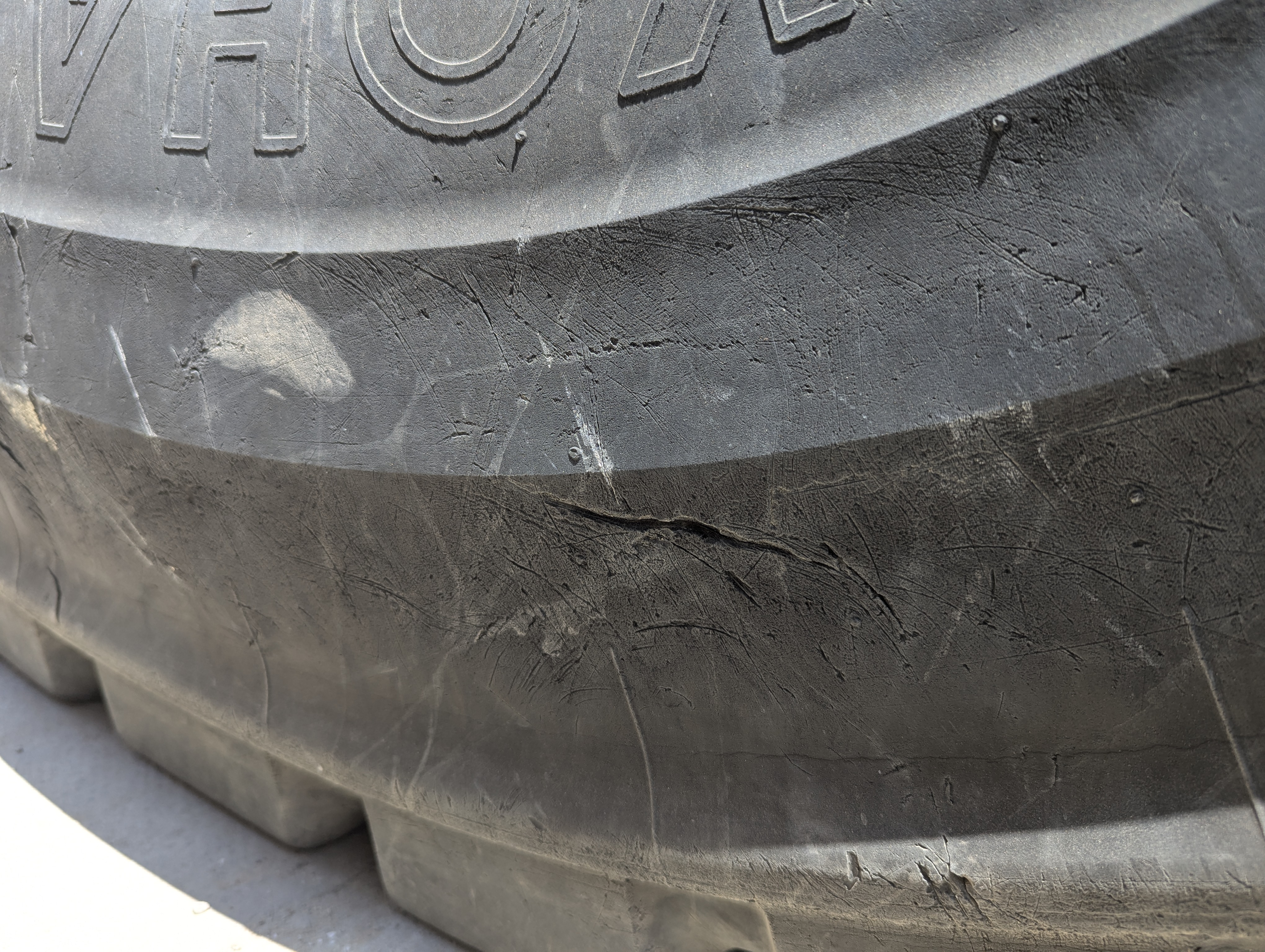 WHL-013-Cat-966H-Wheel-loaders-inspection-Chassis-Left-rear-tire-/-wheel-hub---condition-3