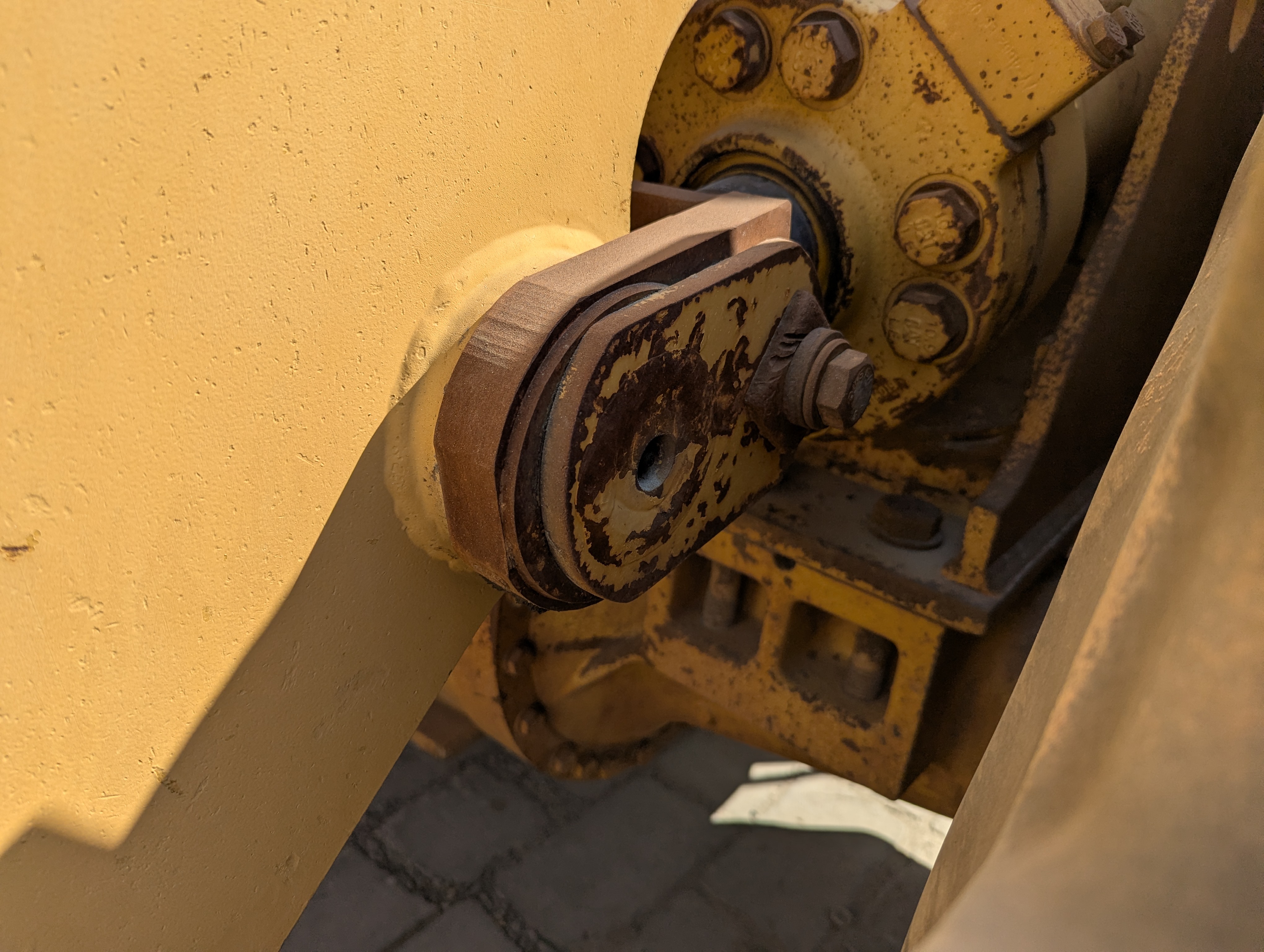 WHL-013-Cat-966H-Wheel-loaders-inspection-Chassis-Pins-and-bushings-lift-arm-to-bucket-3