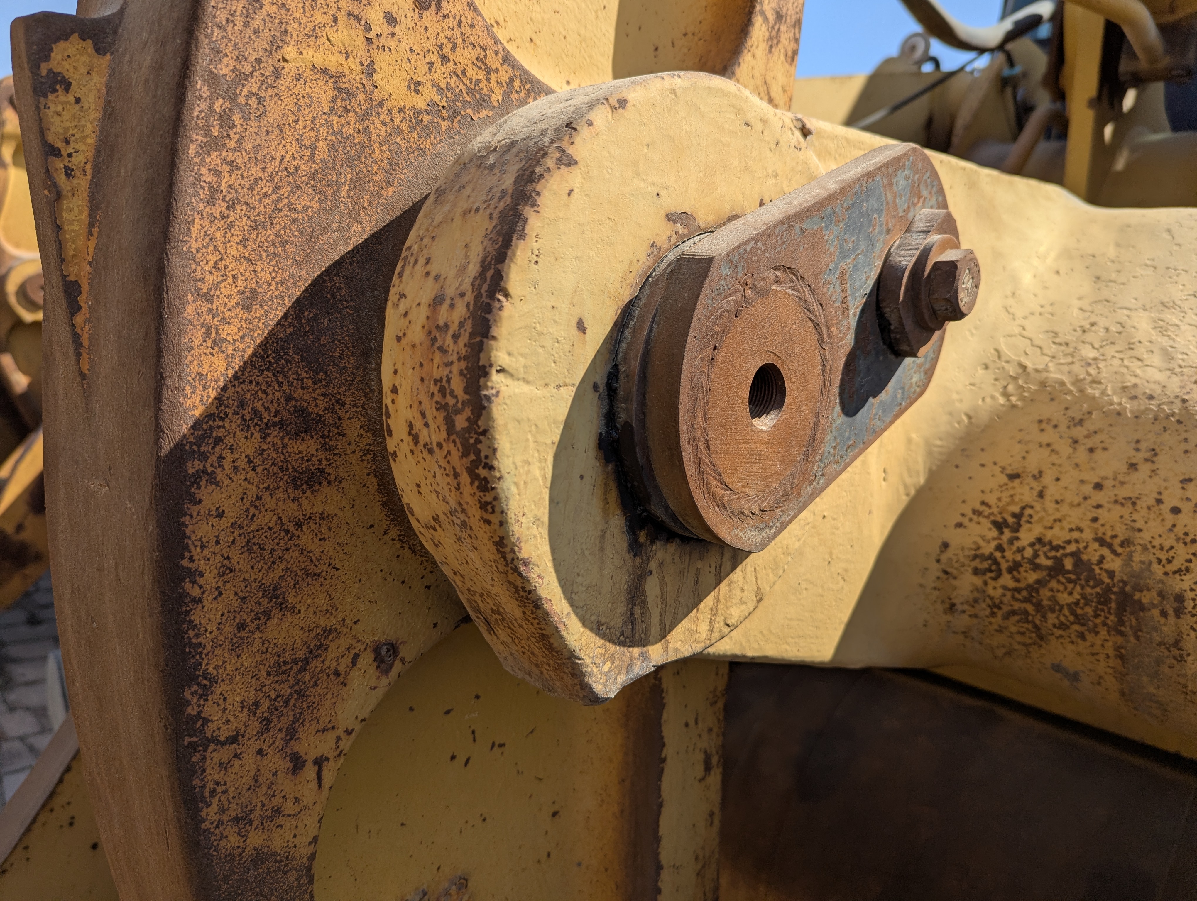 WHL-013-Cat-966H-Wheel-loaders-inspection-Chassis-Pins-and-bushings-lift-arm-to-bucket-3