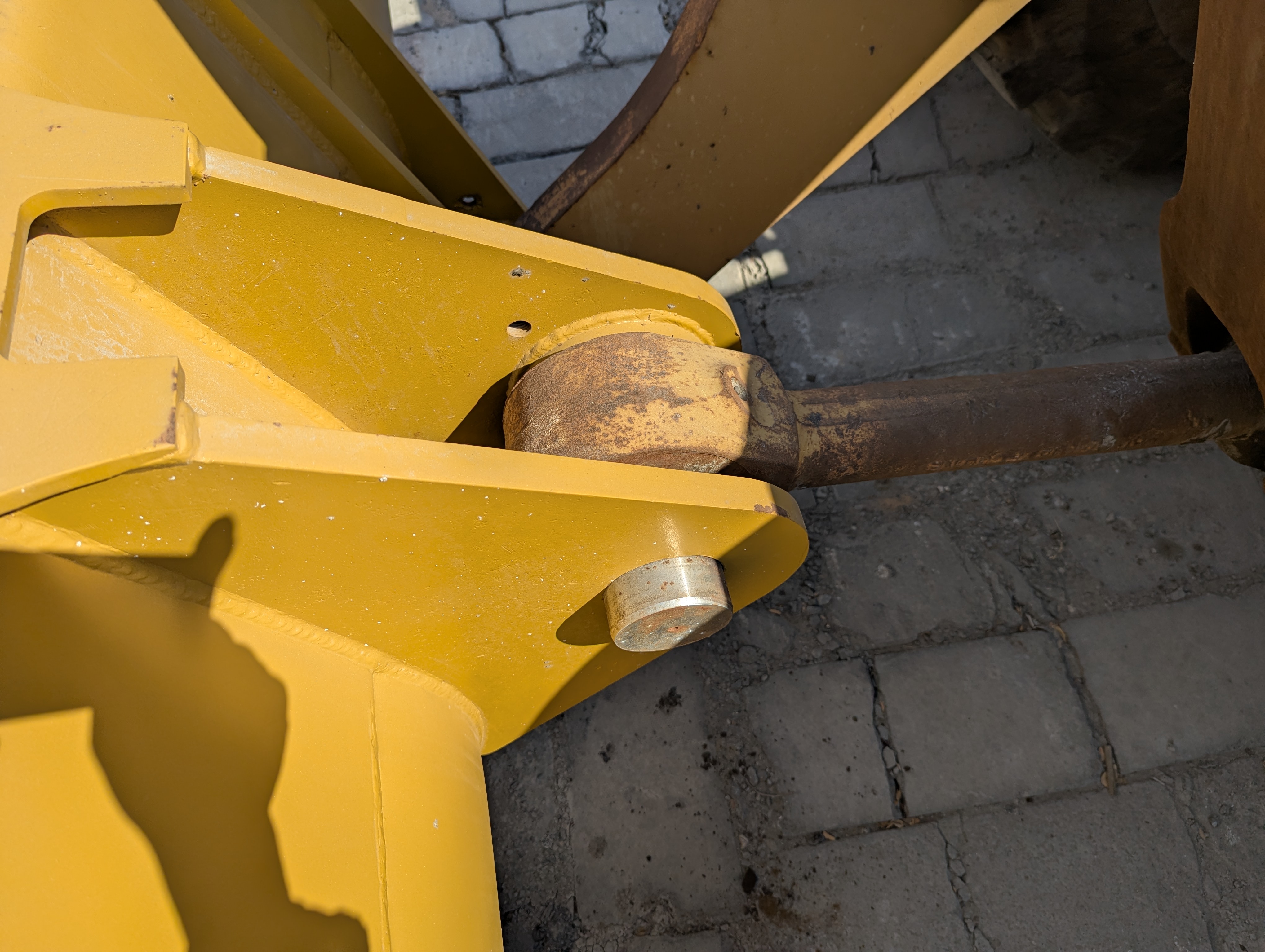WHL-013-Cat-966H-Wheel-loaders-inspection-Chassis-Pins-and-bushings-lift-arm-to-bucket-3