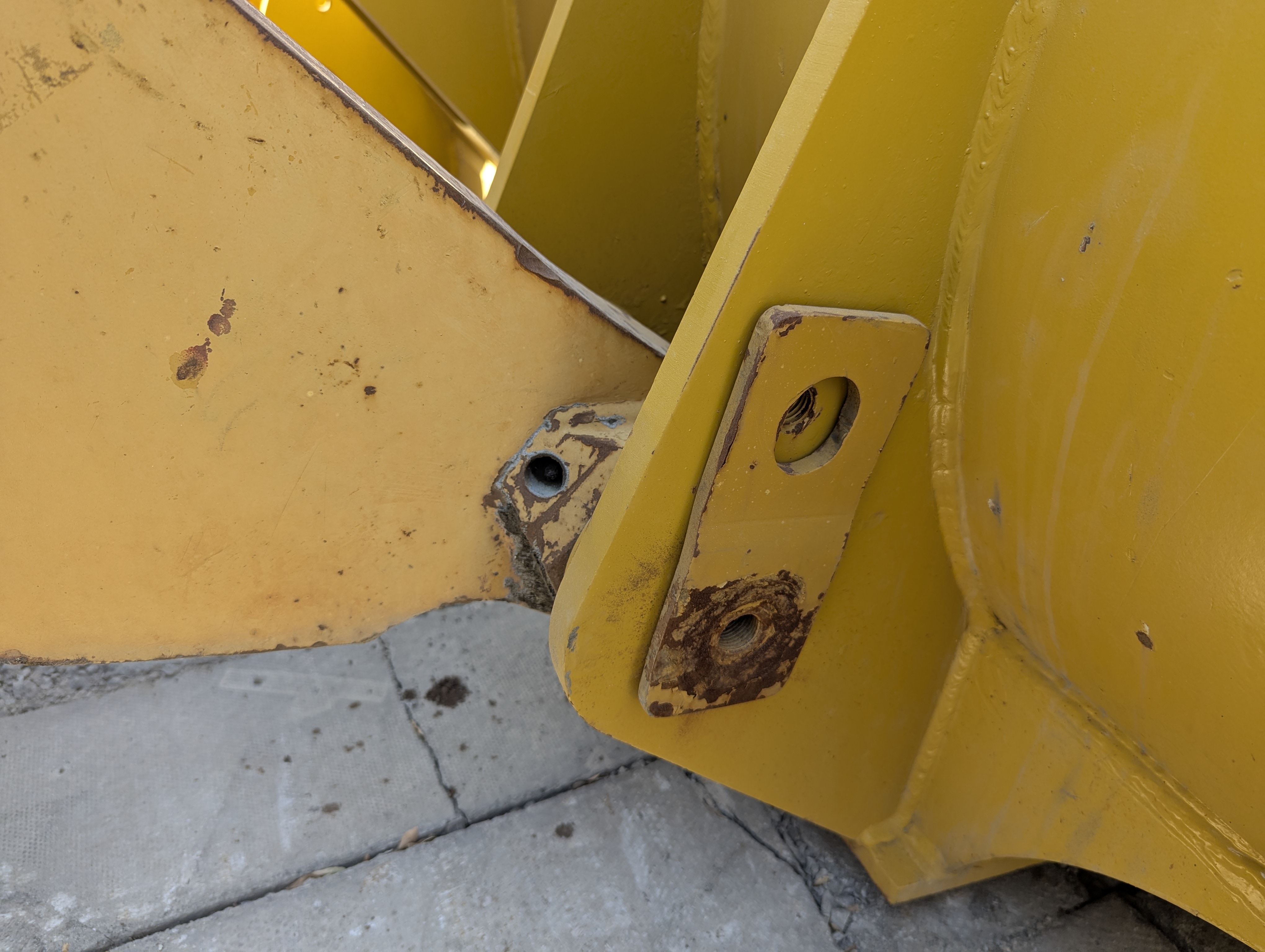WHL-013-Cat-966H-Wheel-loaders-inspection-Safety-Hydraulic-pins-/-locks-1