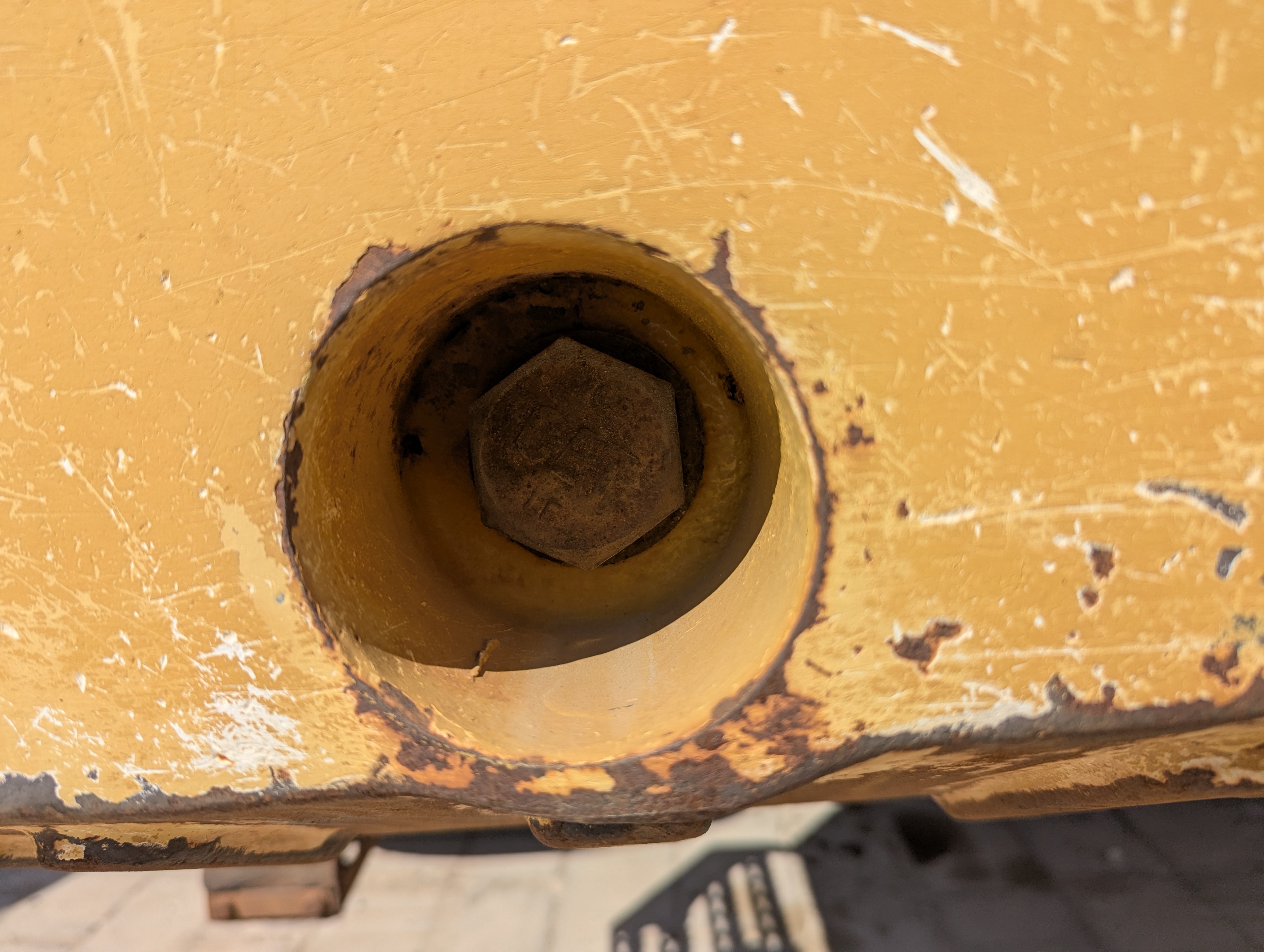 WHL-013-Cat-966H-Wheel-loaders-inspection-Structure-Counter-weight-bolts-1