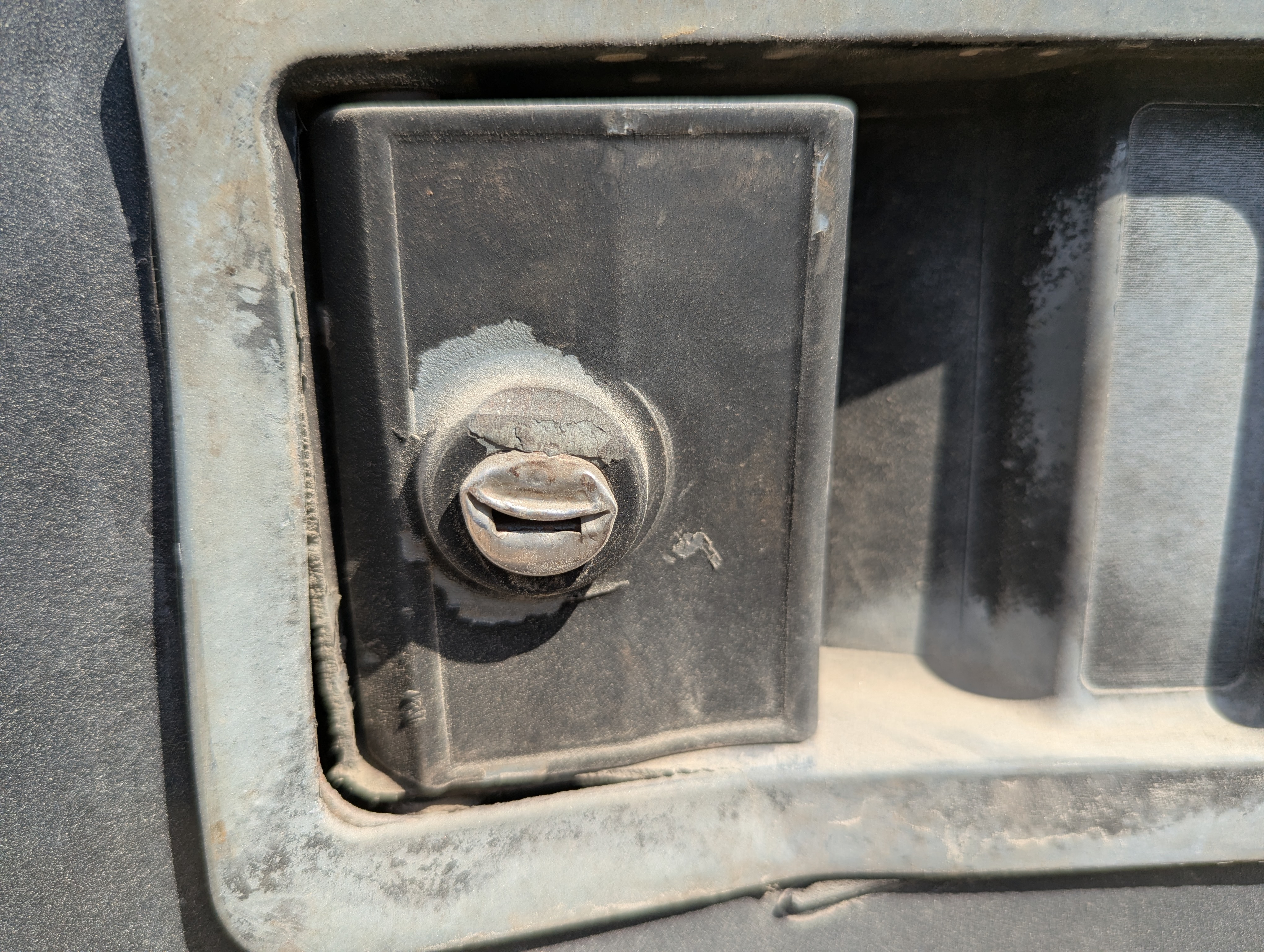 WHL-012-Cat-966H-Wheel-loaders-inspection-Cabin-Door-handles-1