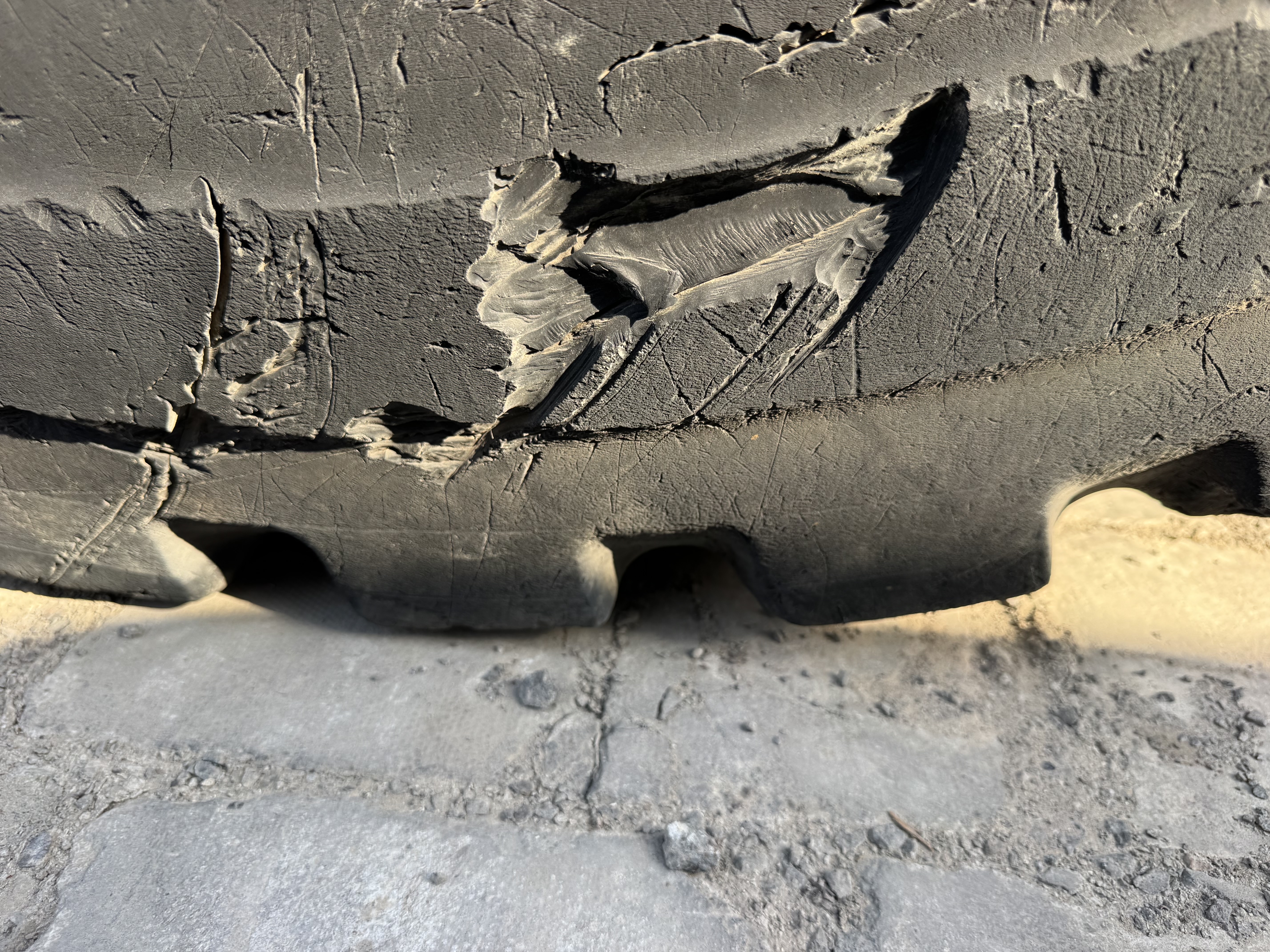WHL-014-Cat-980K-Wheel-loaders-inspection-Chassis-Left-front-tire-/-wheel-hub---condition-2