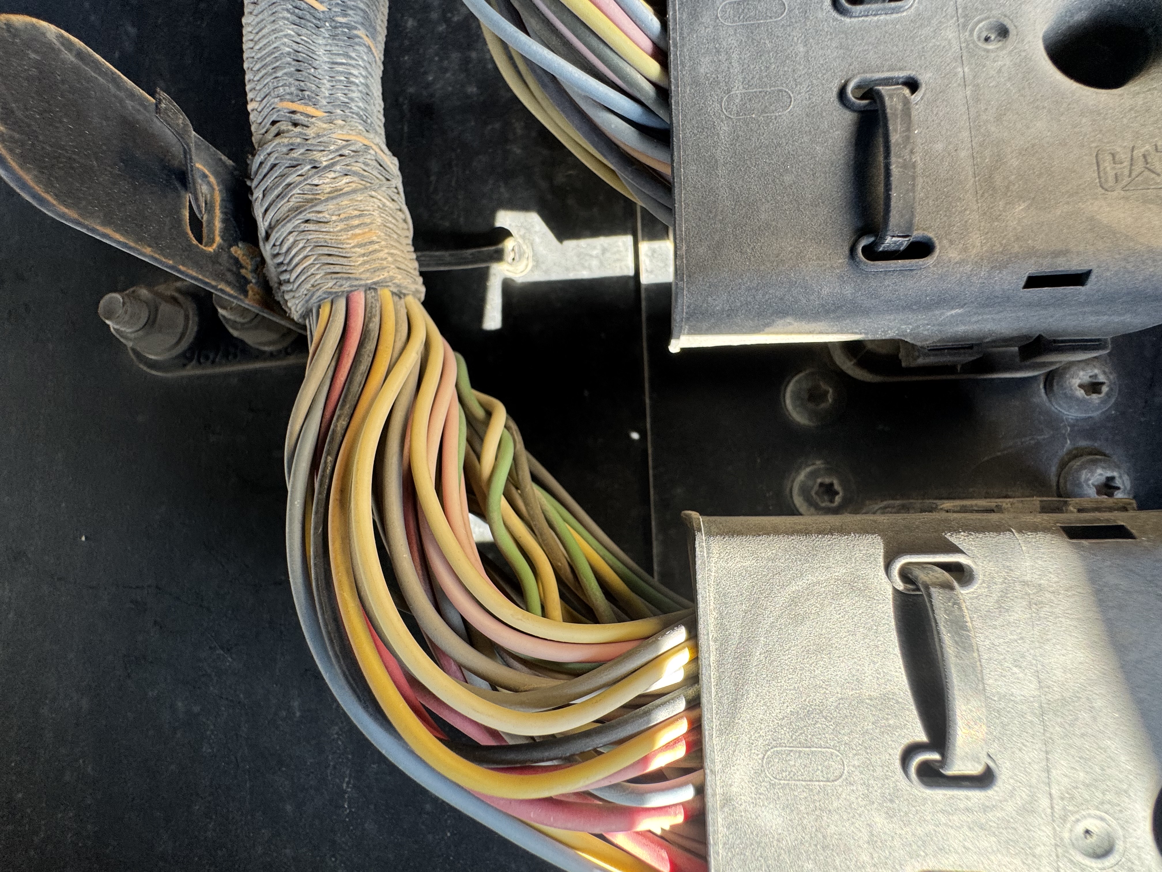 WHL-014-Cat-980K-Wheel-loaders-inspection-Hydraulics-Wiring-harness-1