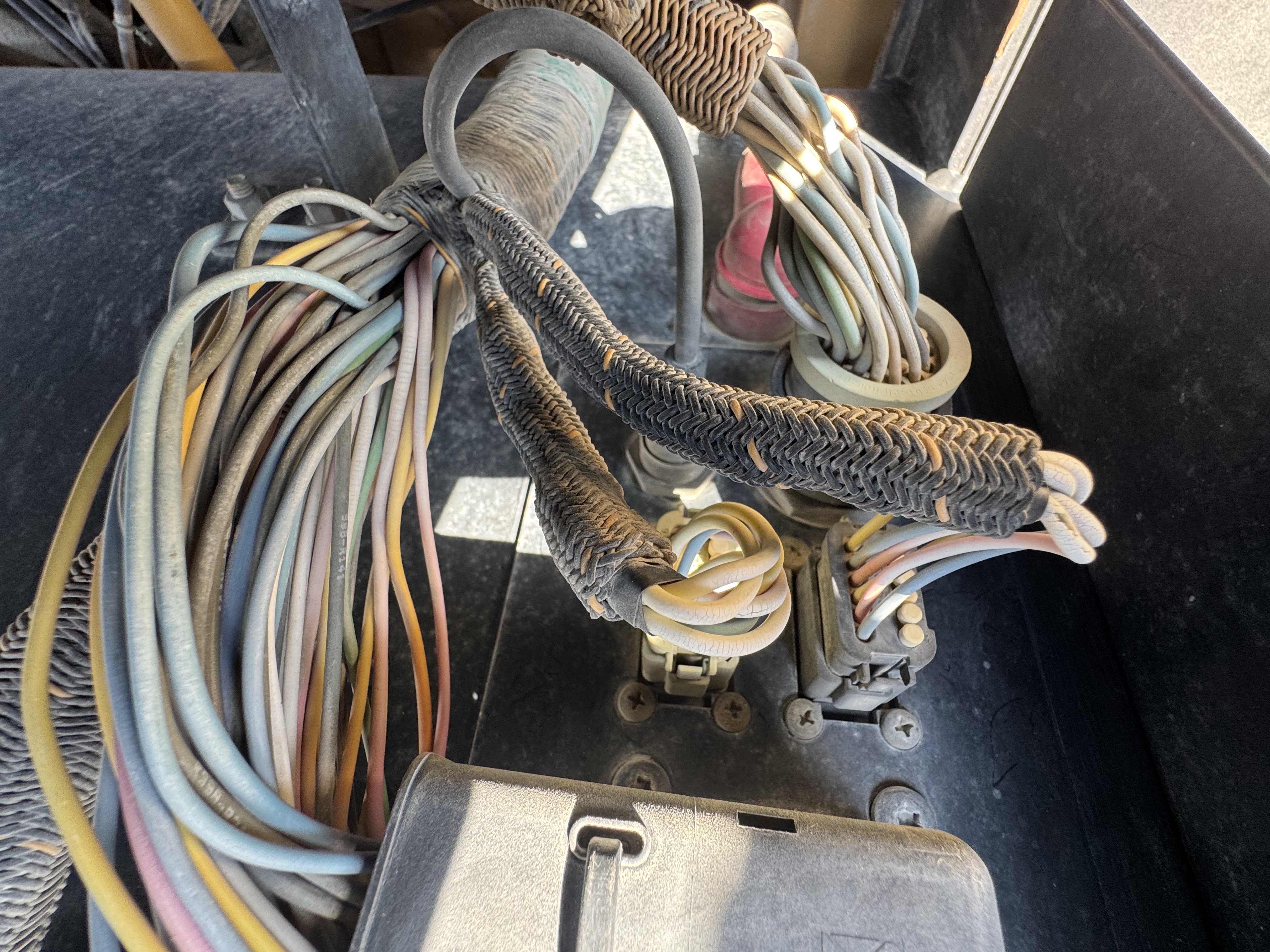 WHL-014-Cat-980K-Wheel-loaders-inspection-Hydraulics-Wiring-harness-1