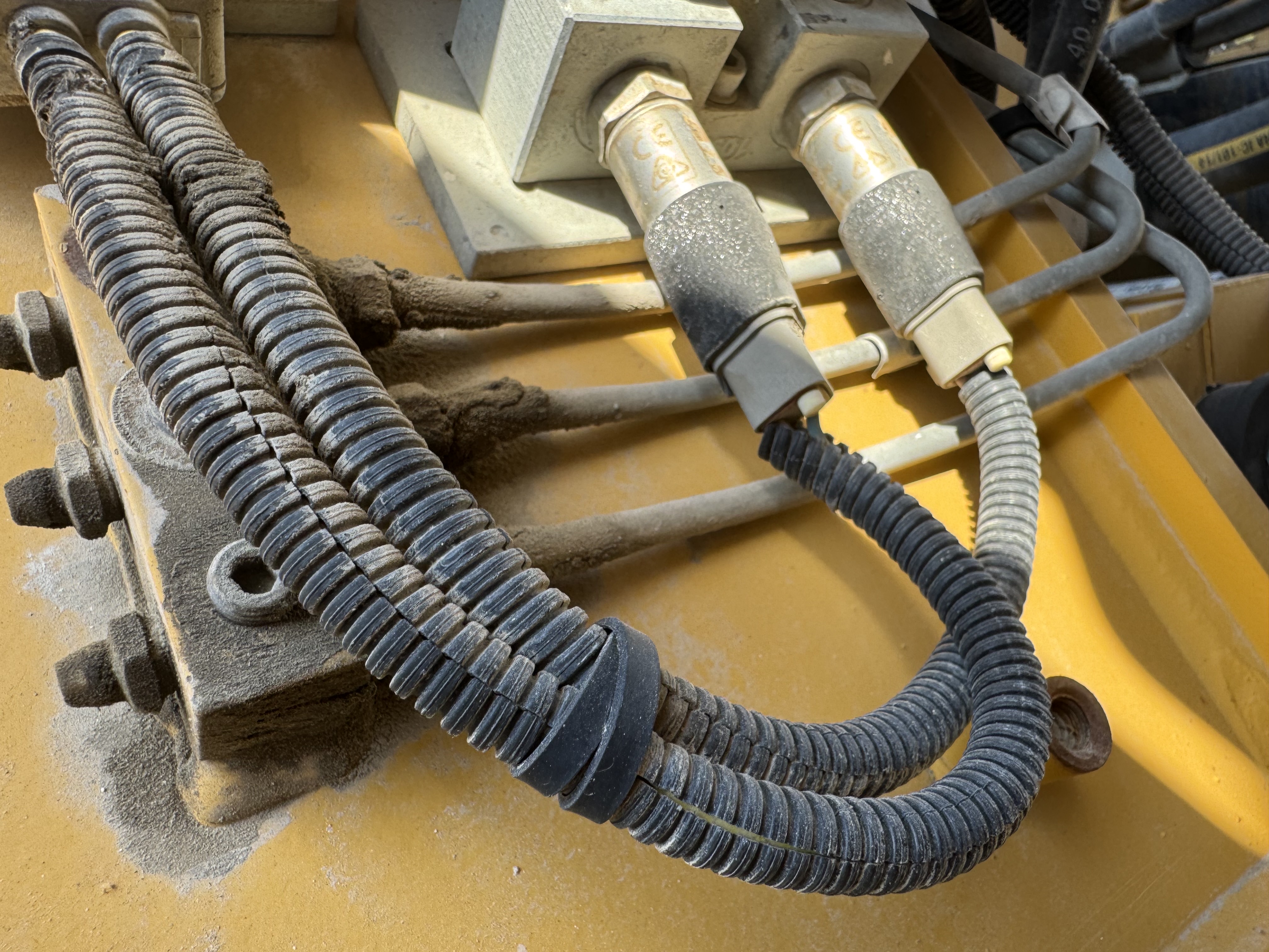 WHL-014-Cat-980K-Wheel-loaders-inspection-Hydraulics-Wiring-harness-1