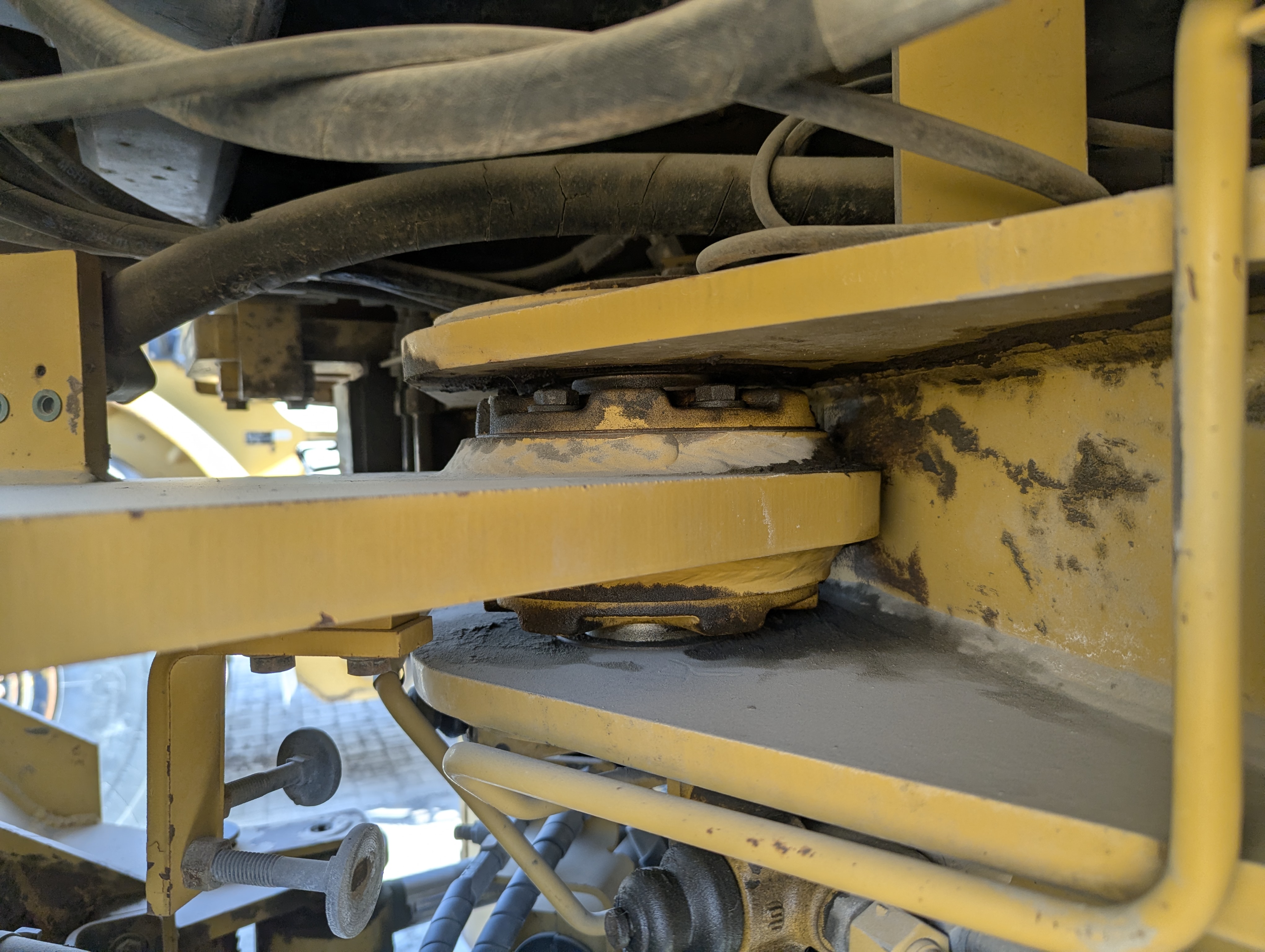 WHL-012-Cat-966H-Wheel-loaders-inspection-Structure-Articulated-joint-2