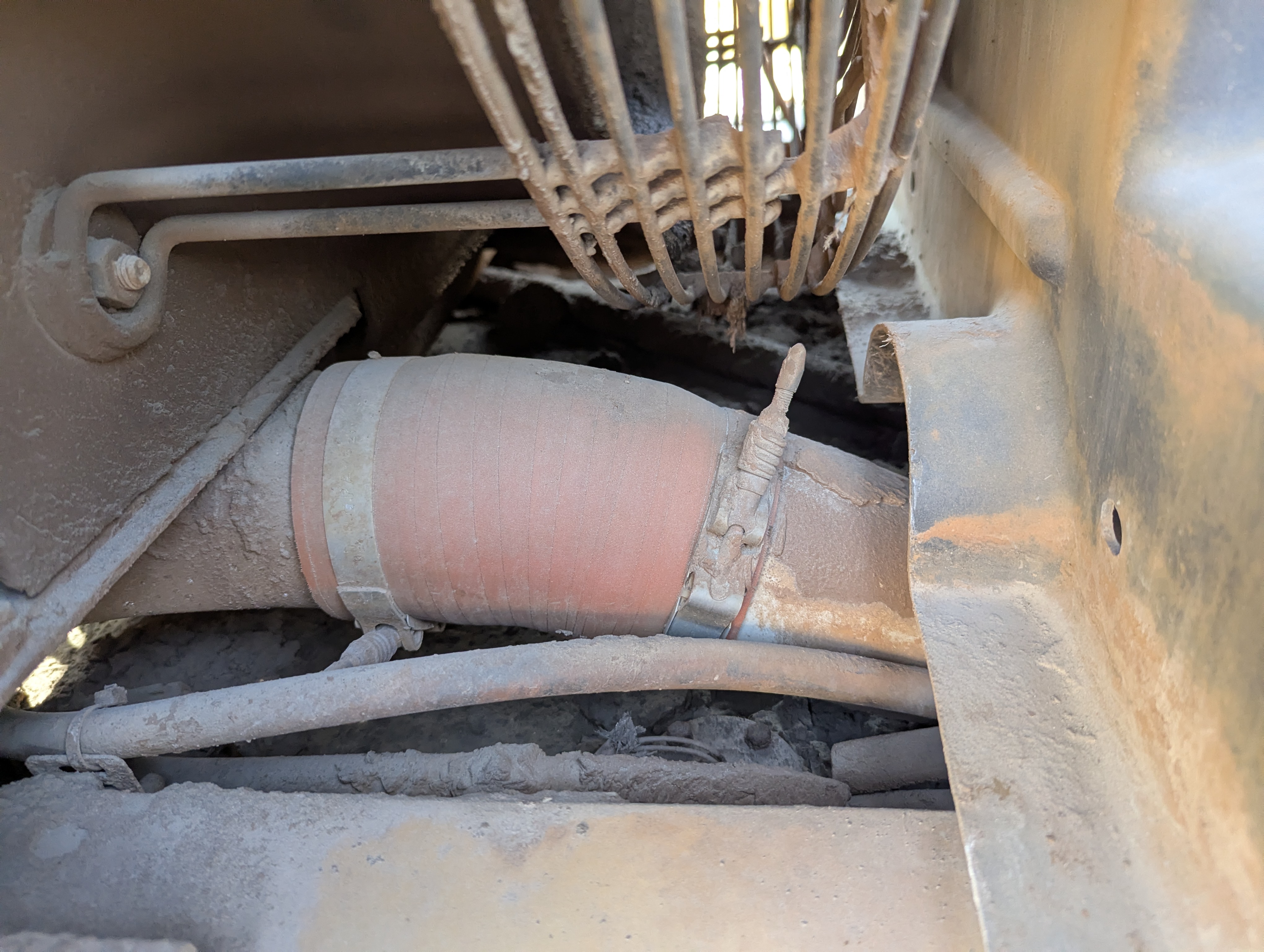 WHL-012-Cat-966H-Wheel-loaders-inspection-Engine-Hoses-1