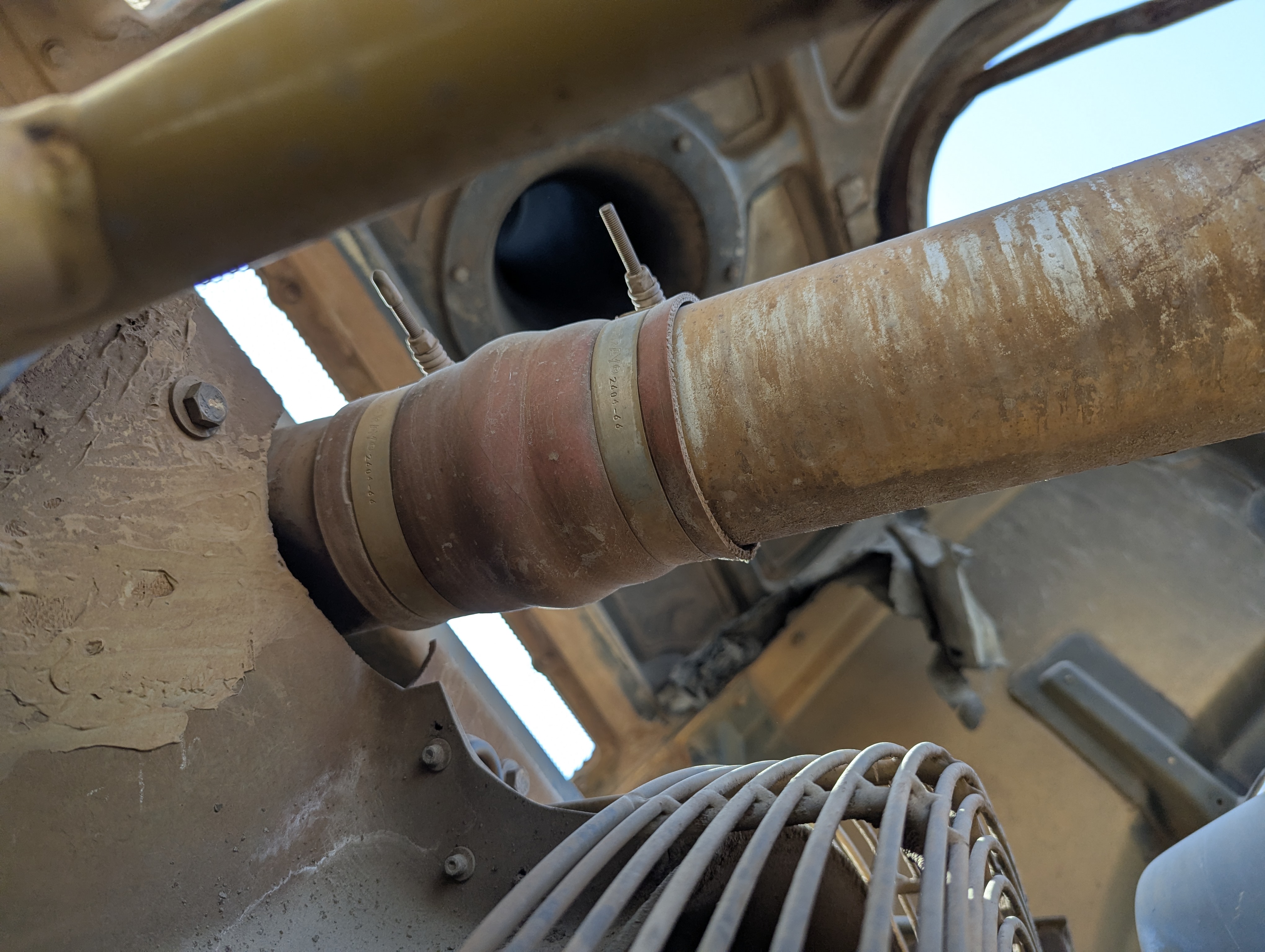 WHL-012-Cat-966H-Wheel-loaders-inspection-Engine-Hoses-1