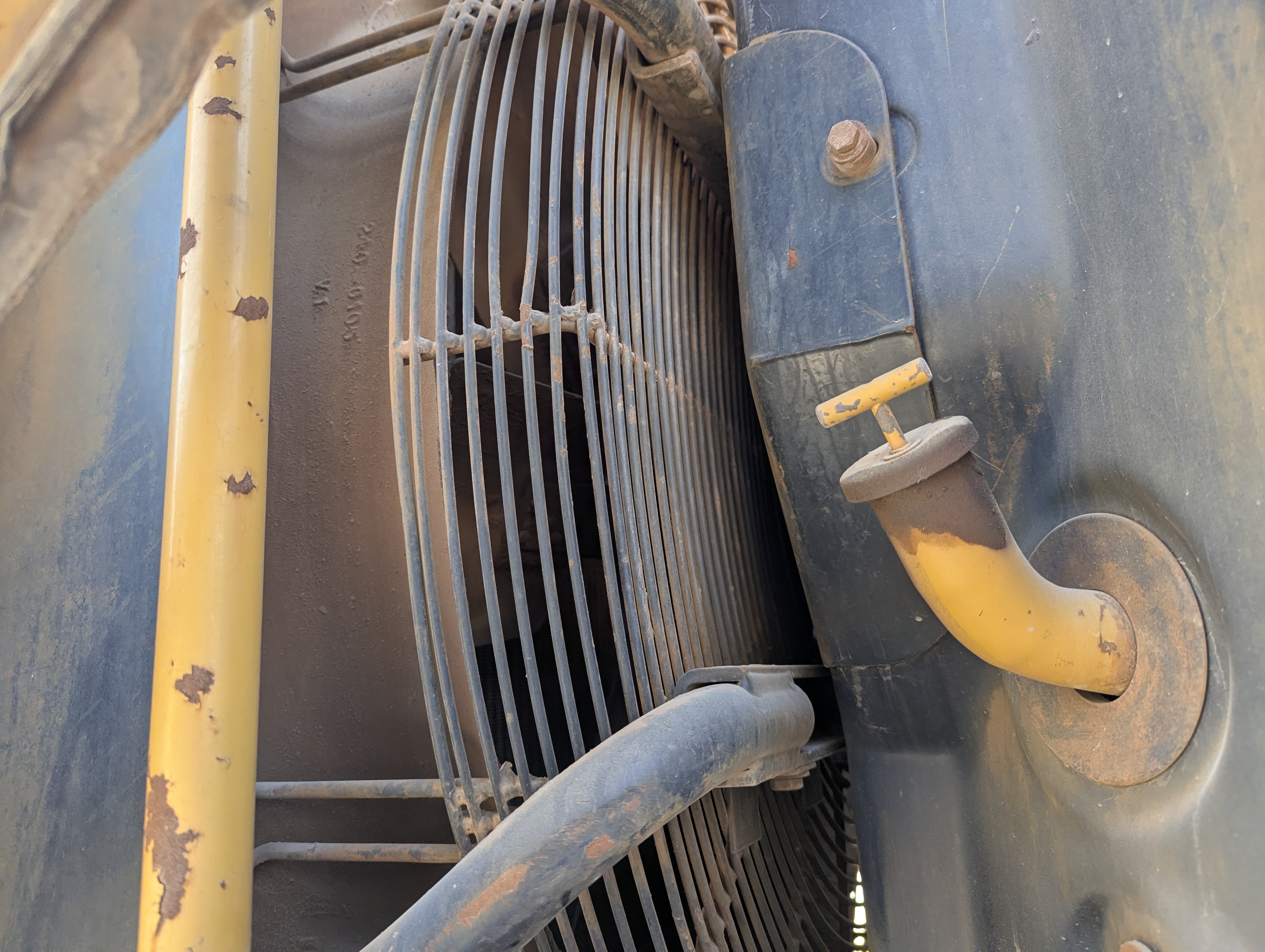 WHL-012-Cat-966H-Wheel-loaders-inspection-Engine-Cooling-fan-and-fan-guard-1