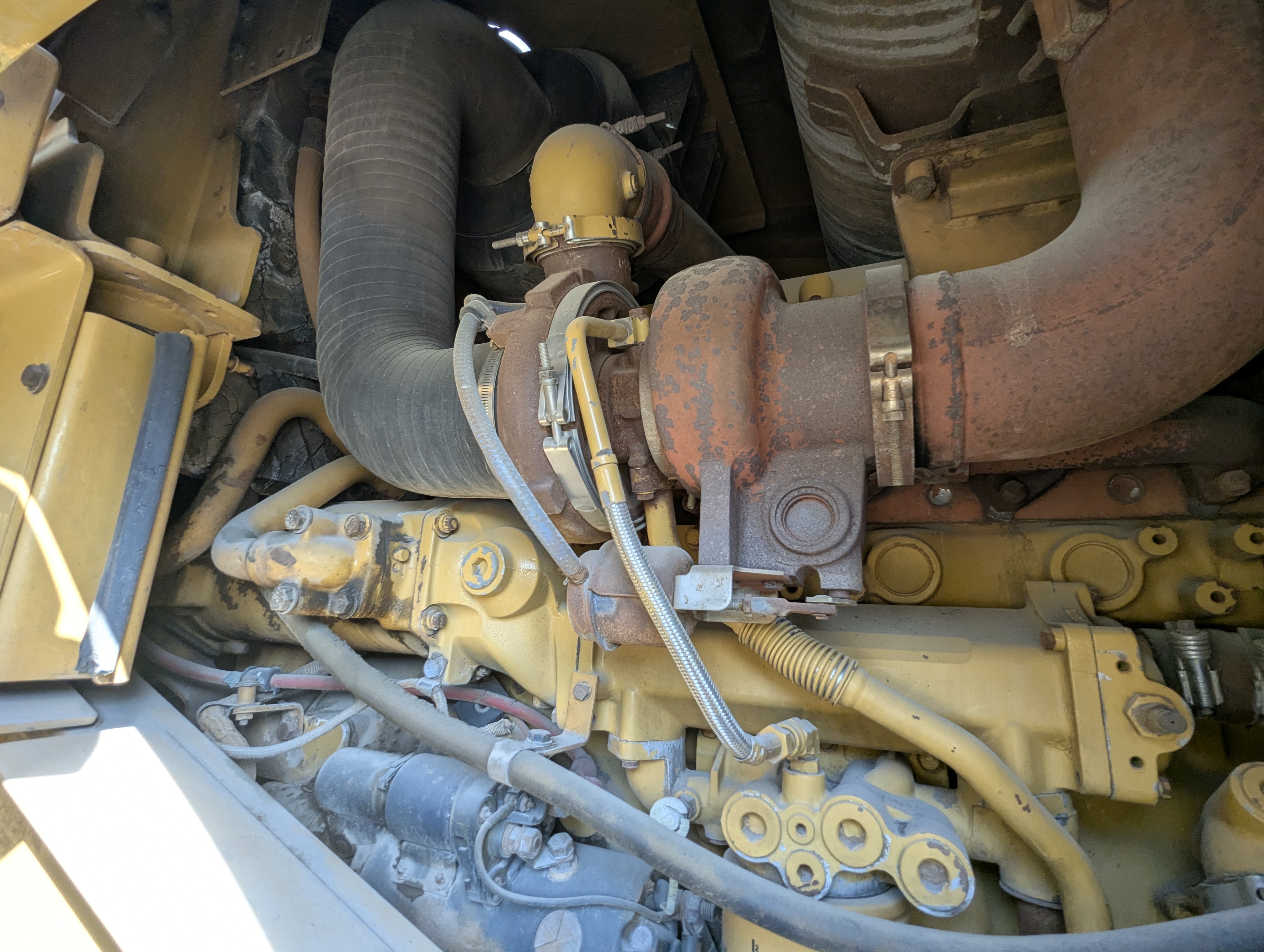 WHL-012-Cat-966H-Wheel-loaders-inspection-Engine-Turbo-1
