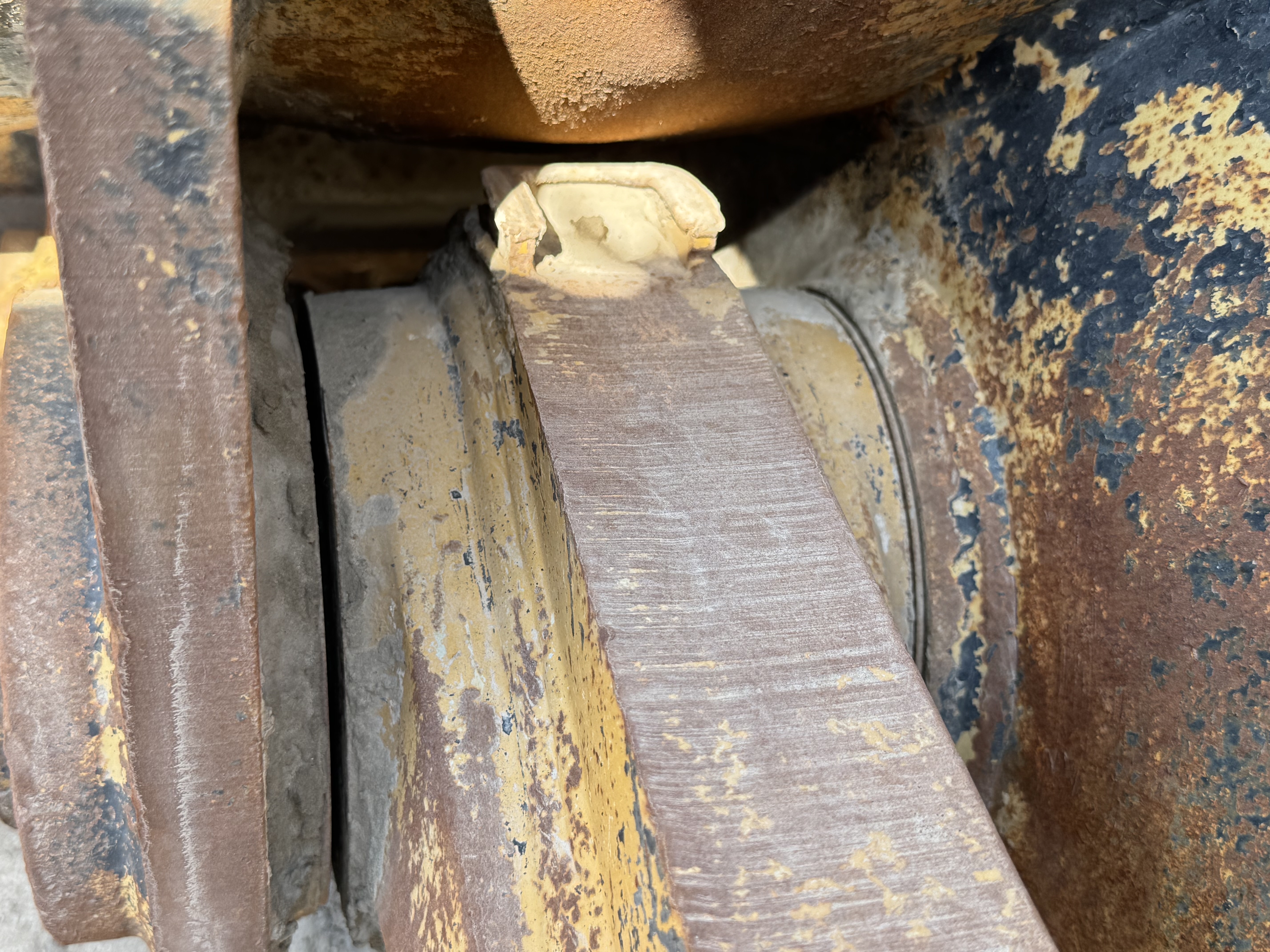 WHL-014-Cat-980K-Wheel-loaders-inspection-Hydraulics-Pins-and-bushings-lift-arm-to-bucket-1
