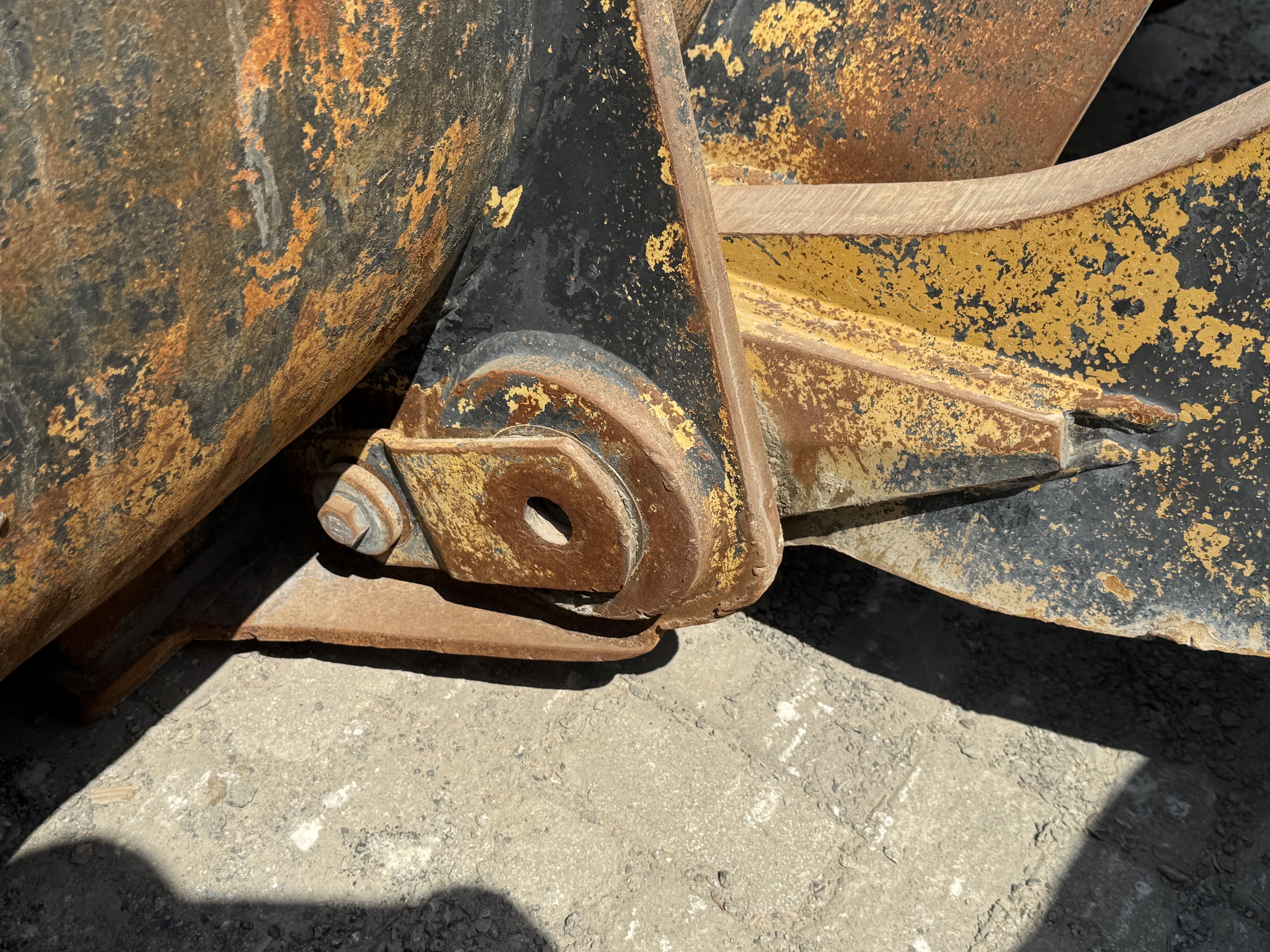 WHL-014-Cat-980K-Wheel-loaders-inspection-Hydraulics-Pins-and-bushings-lift-arm-to-bucket-1