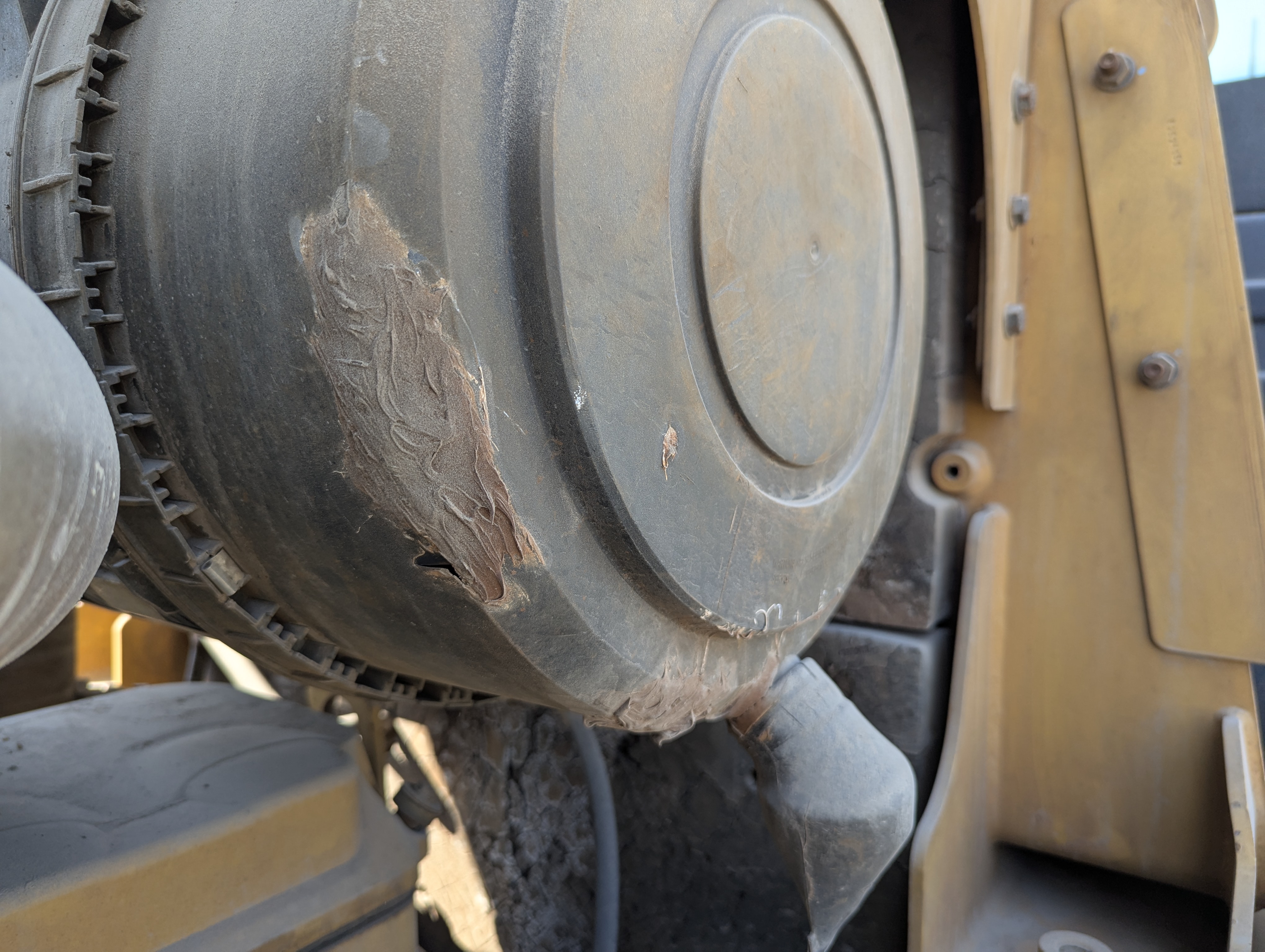 WHL-012-Cat-966H-Wheel-loaders-inspection-Engine-Air-intake-system-1