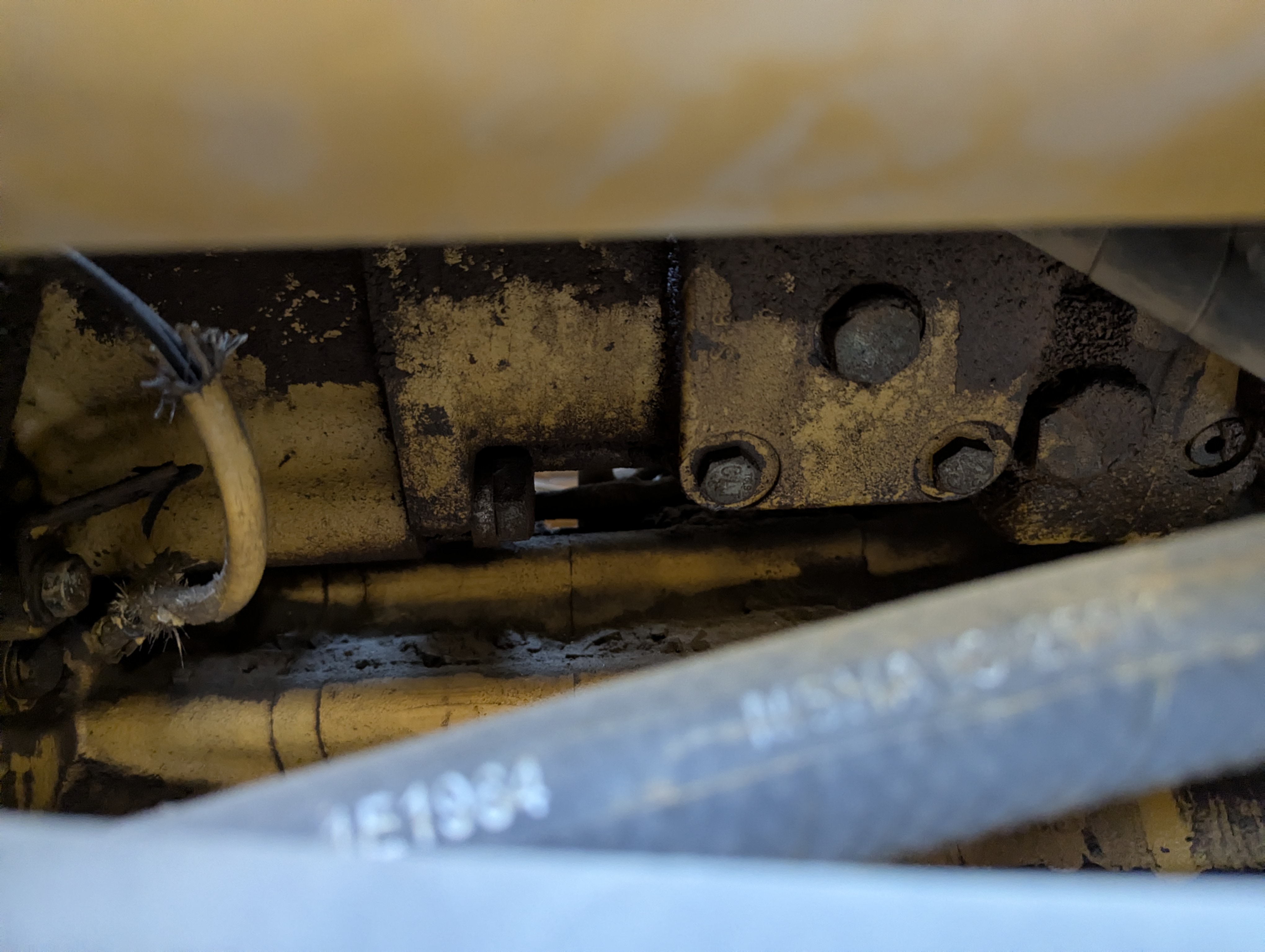 WHL-012-Cat-966H-Wheel-loaders-inspection-Hydraulics-Hydraulic-pump-1