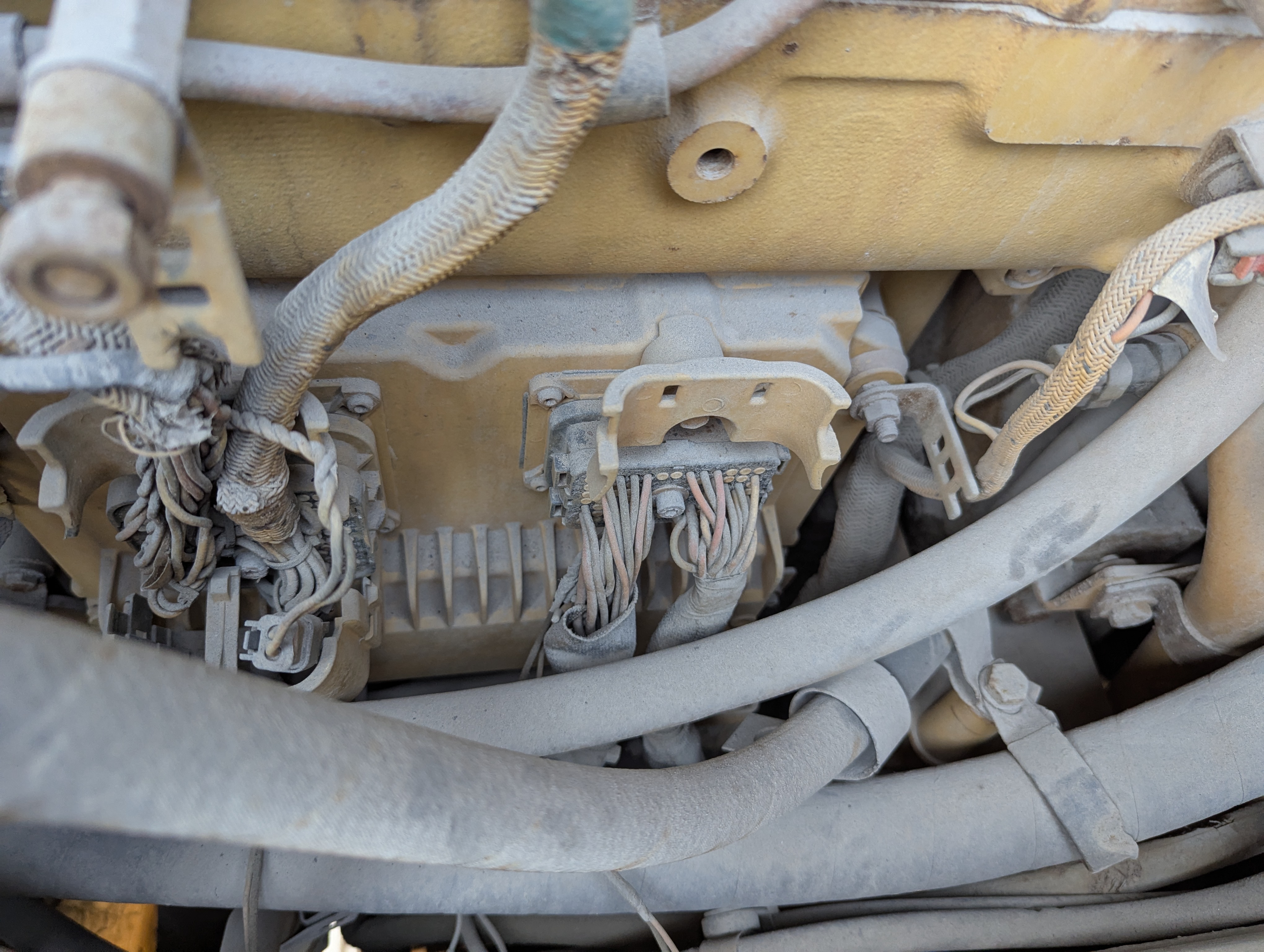 WHL-012-Cat-966H-Wheel-loaders-inspection-Electronic-Main-harness-3
