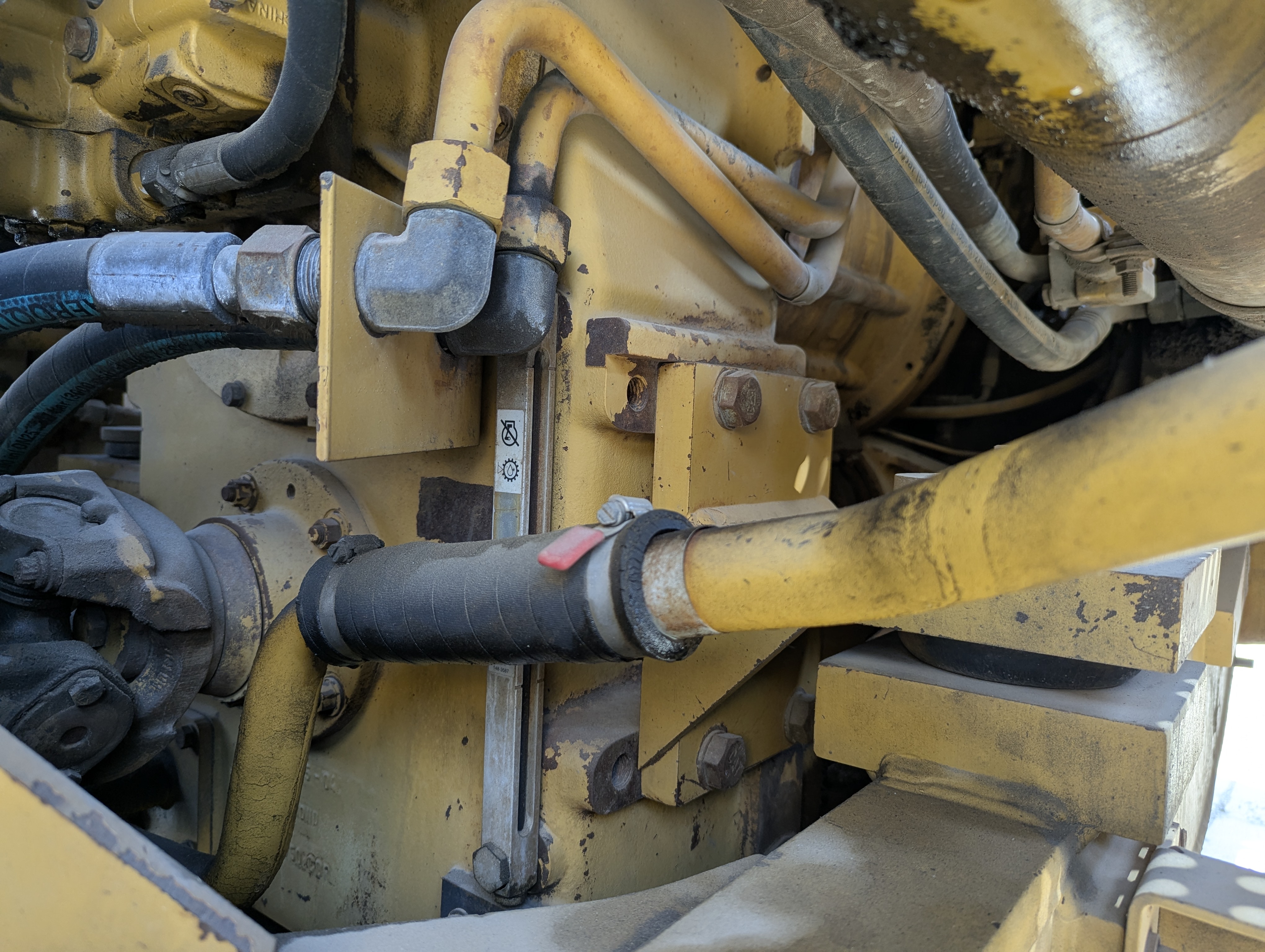 WHL-012-Cat-966H-Wheel-loaders-inspection-Hydraulics-Hydraulic-hoses-and-lines-1