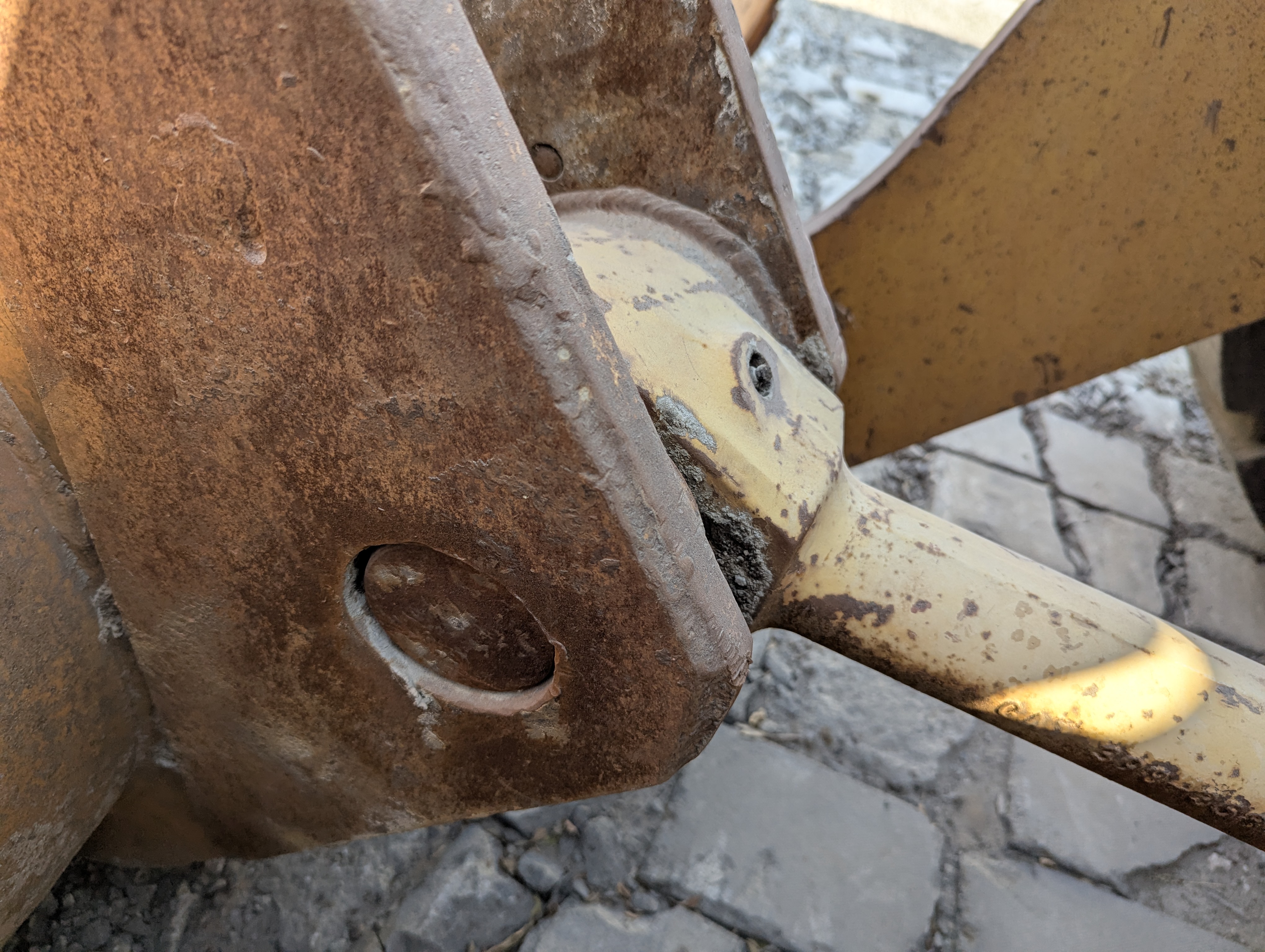 WHL-012-Cat-966H-Wheel-loaders-inspection-Hydraulics-Hydraulic-pins-/-locks-1