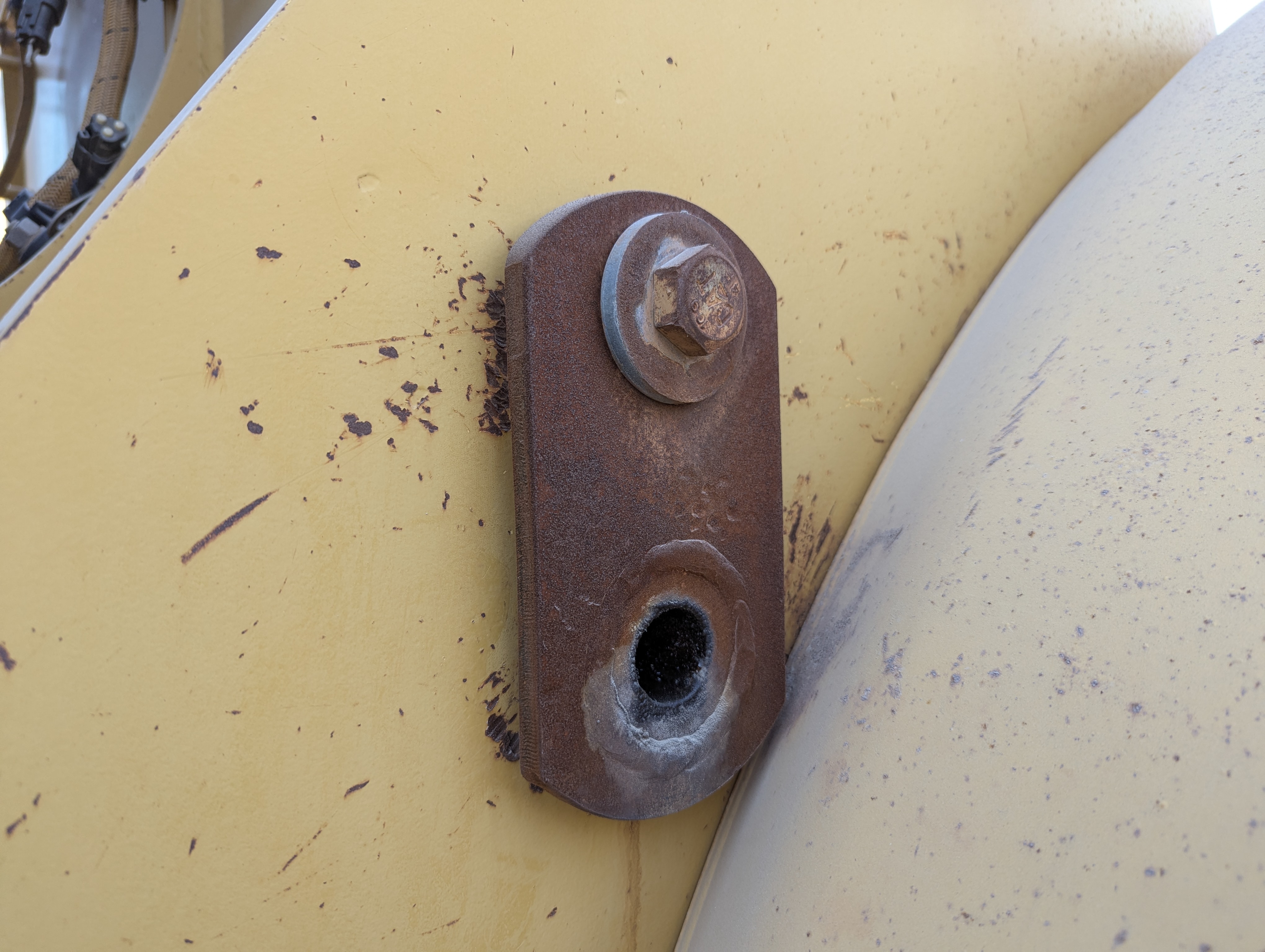 WHL-012-Cat-966H-Wheel-loaders-inspection-Hydraulics-Pins-and-bushings-lift-arm-to-bucket-1