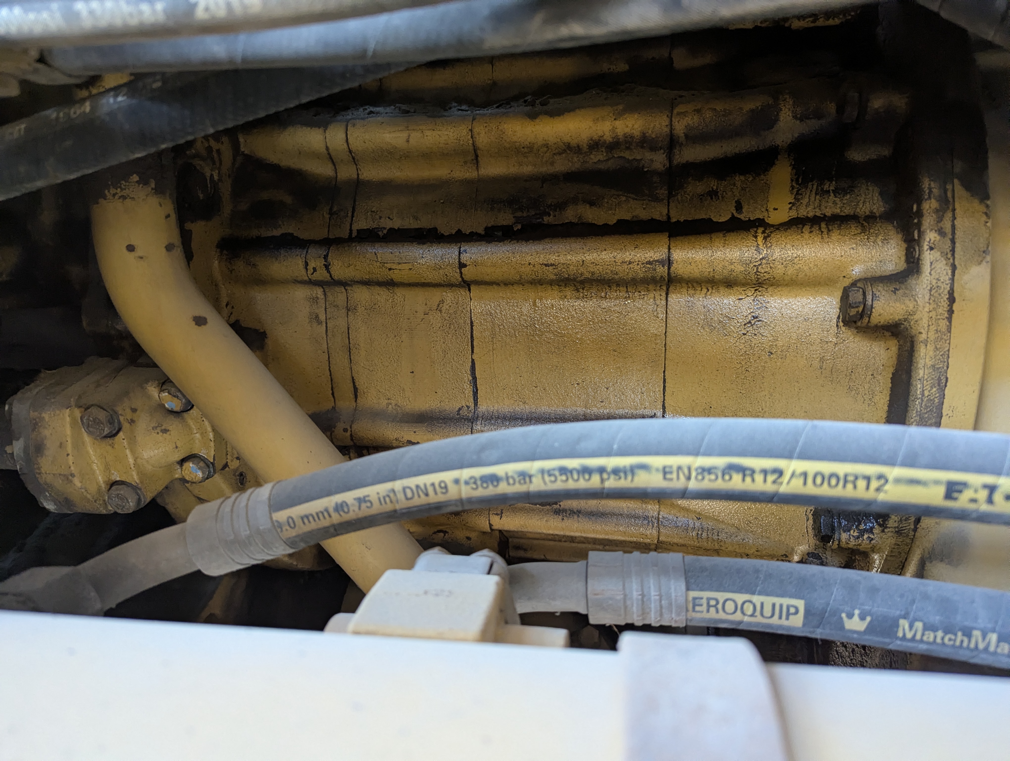 WHL-012-Cat-966H-Wheel-loaders-inspection-Drive-system-Transmission-case-1