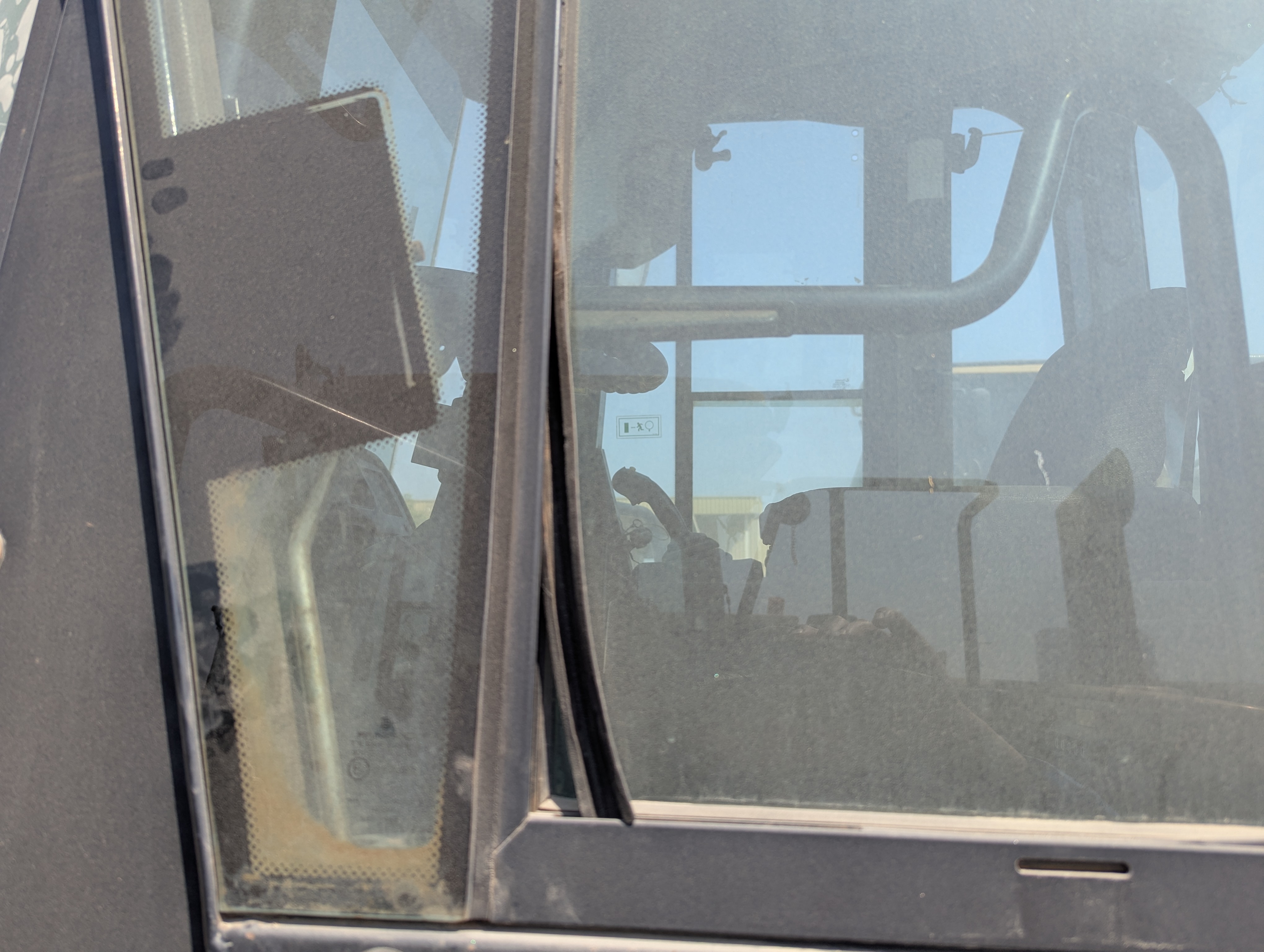 WHL-012-Cat-966H-Wheel-loaders-inspection-Structure-Doors-2