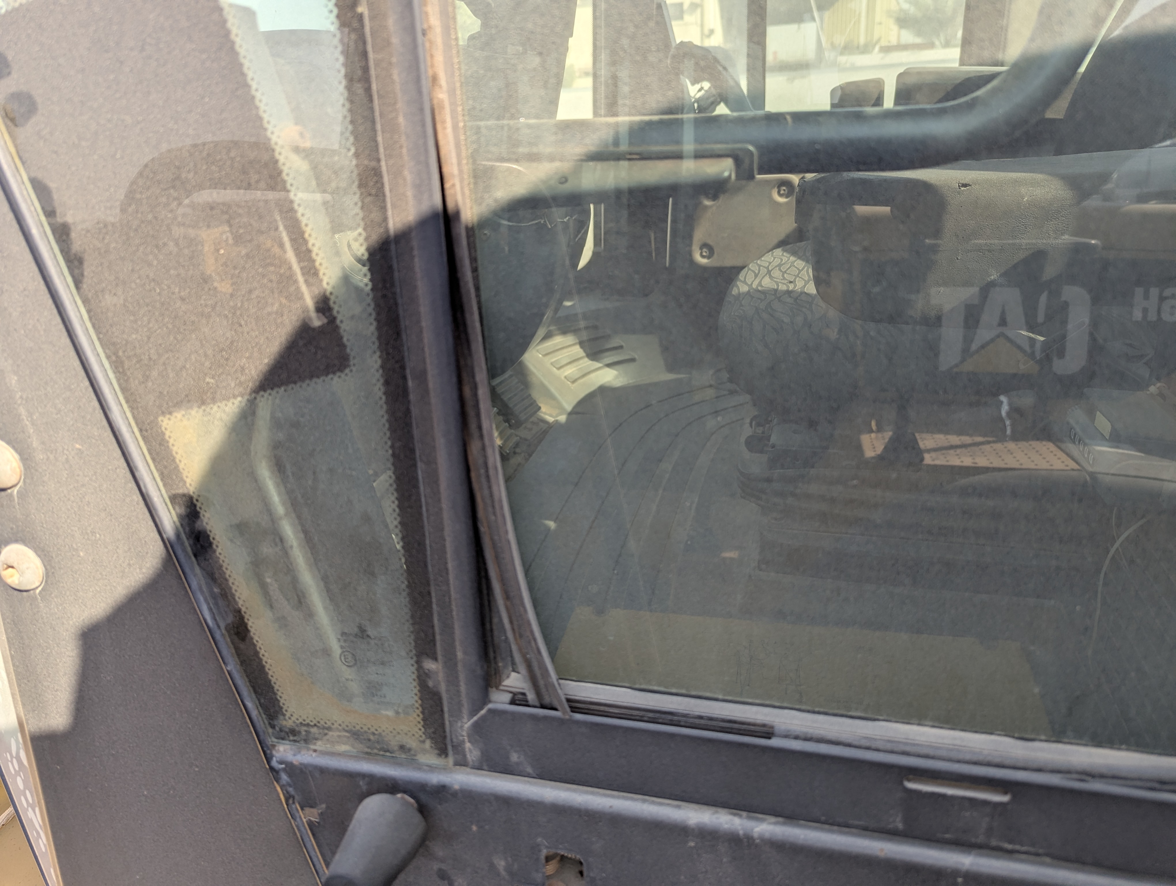 WHL-012-Cat-966H-Wheel-loaders-inspection-Structure-Doors-2