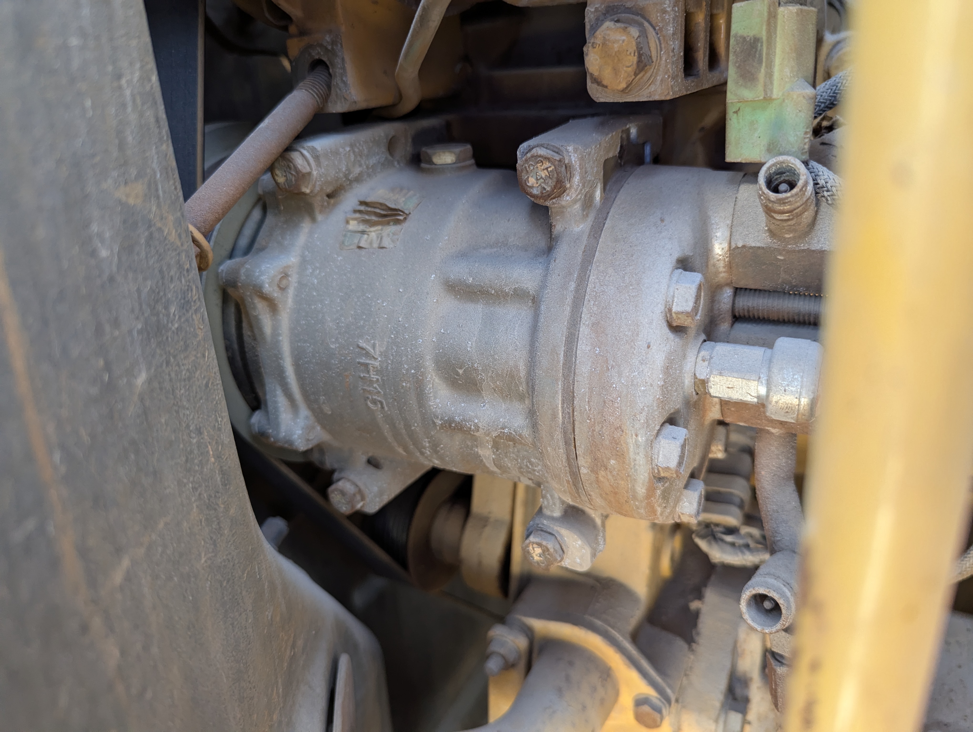 WHL-012-Cat-966H-Wheel-loaders-inspection-Air-conditioning-A/C-compressor-1