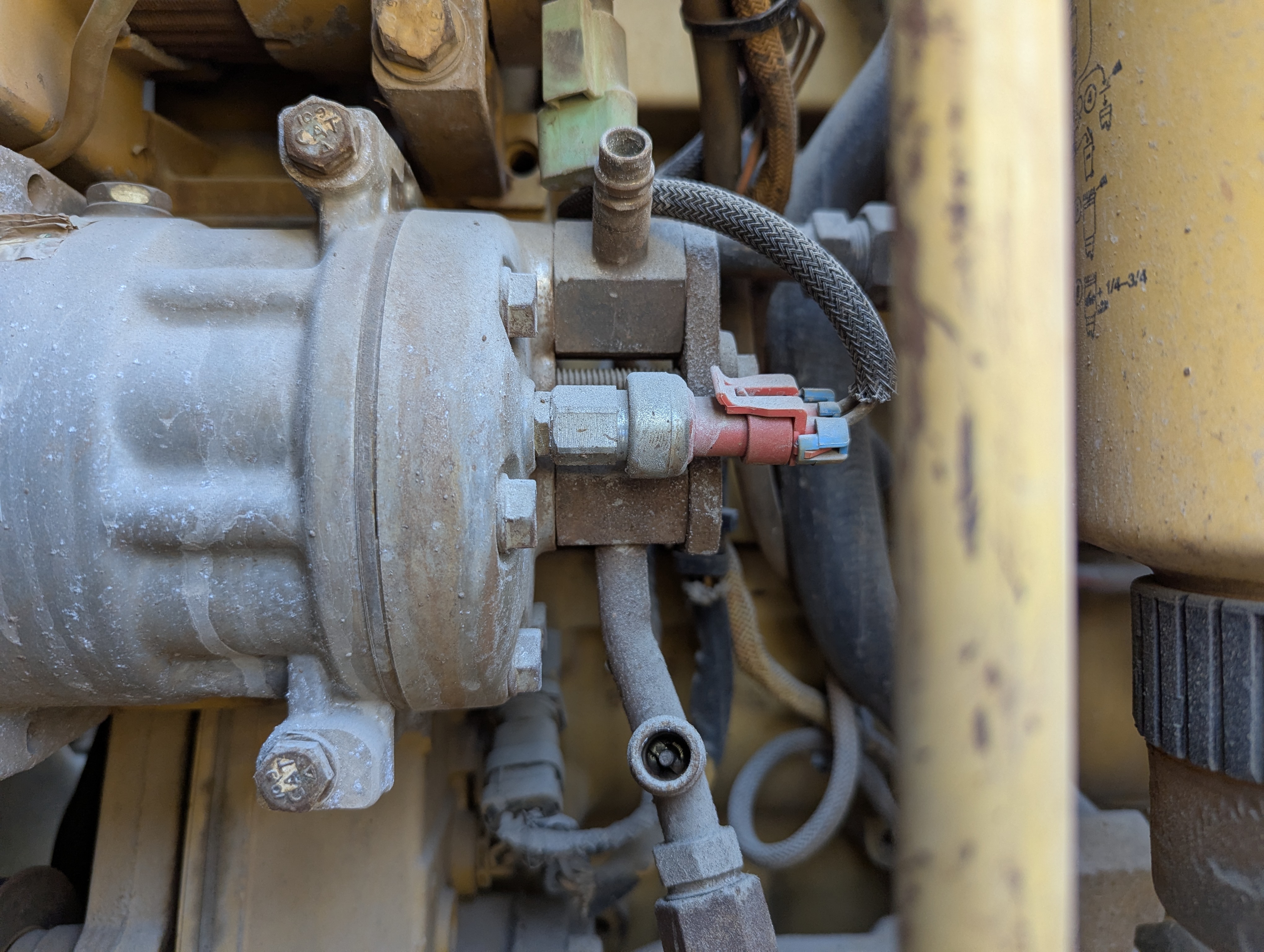 WHL-012-Cat-966H-Wheel-loaders-inspection-Air-conditioning-Refrigerant-lines-1