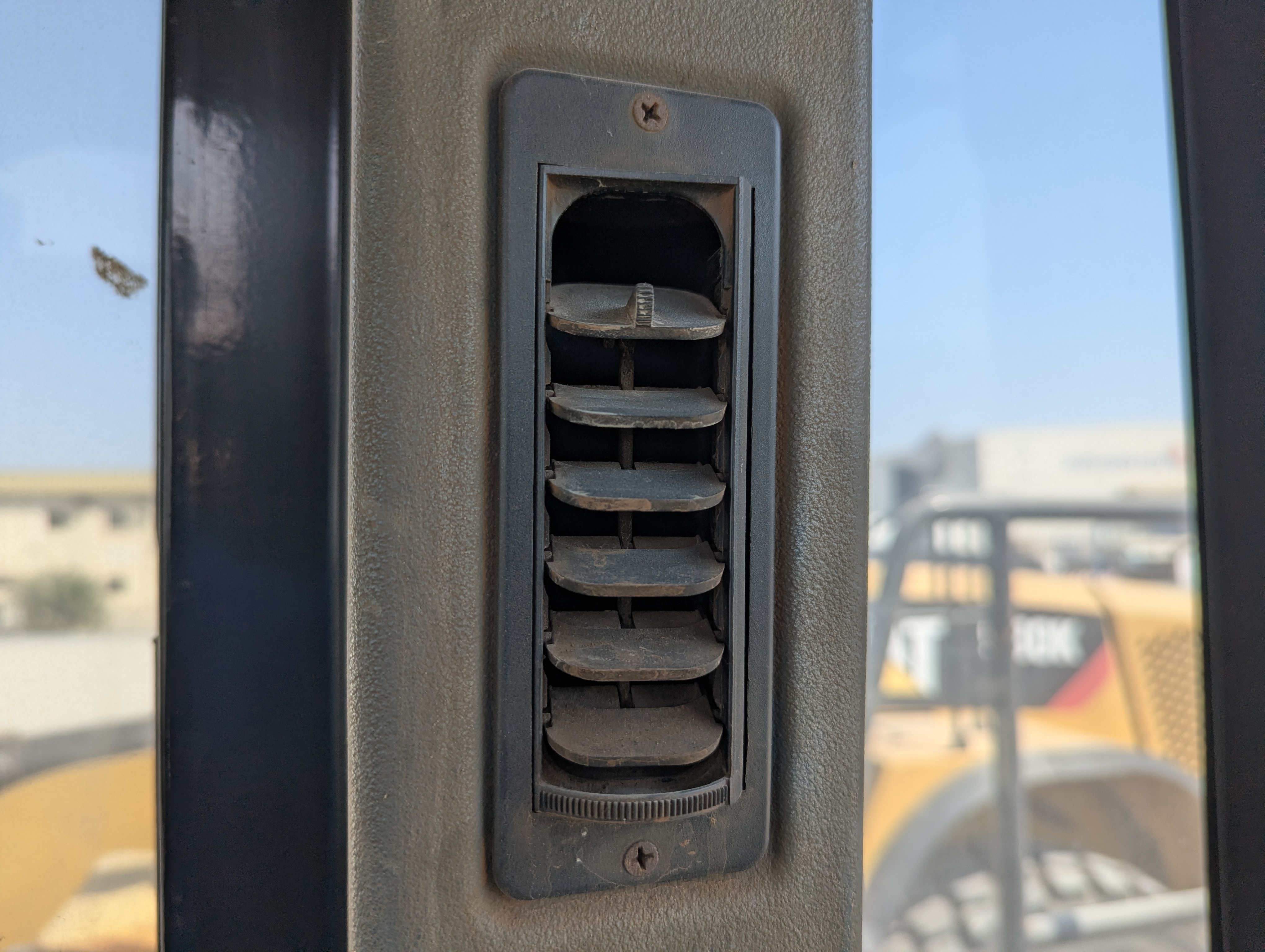 WHL-012-Cat-966H-Wheel-loaders-inspection-Air-conditioning-Vents-and-air-flow-1