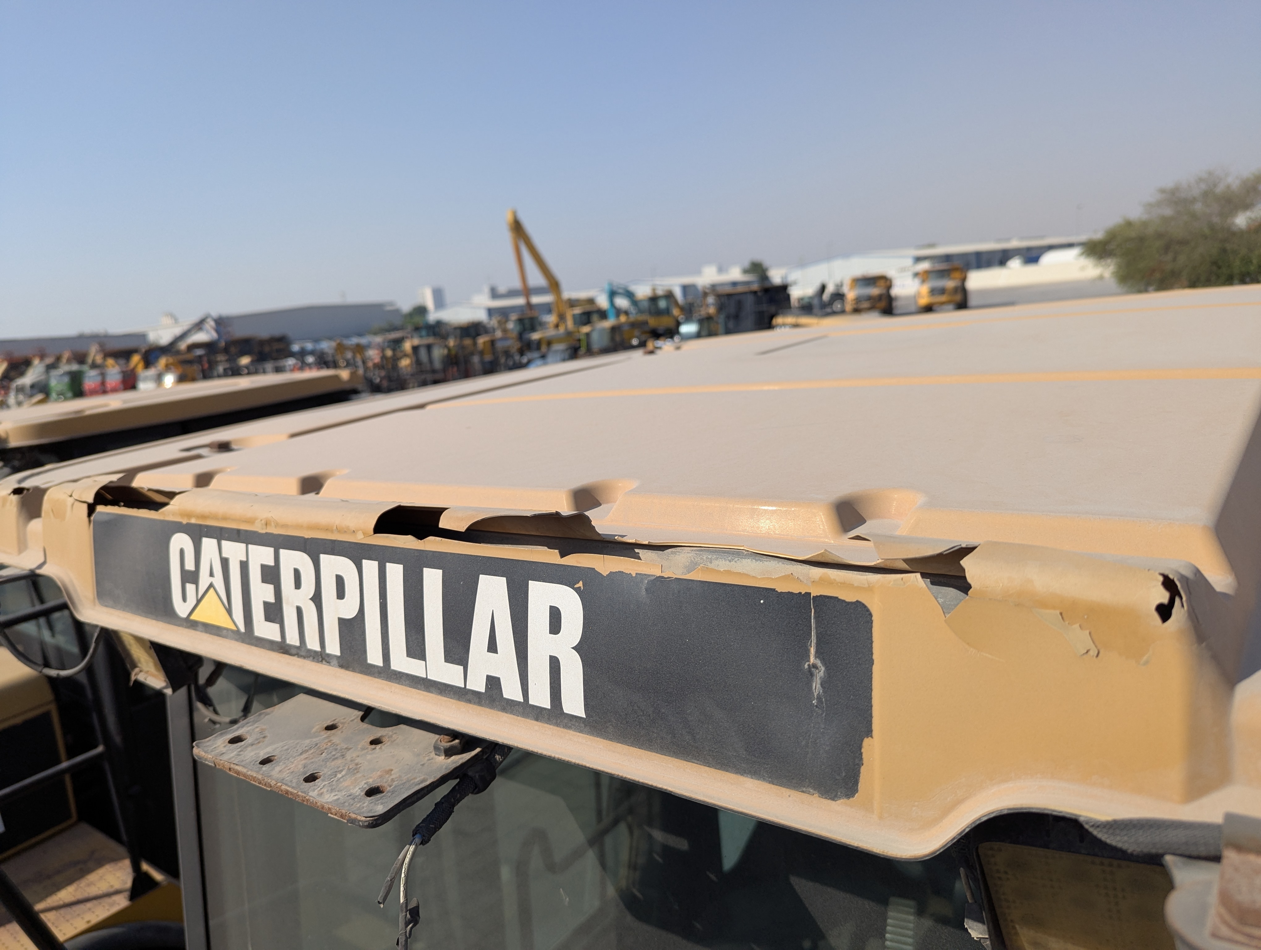 WHL-012-Cat-966H-Wheel-loaders-inspection-Structure-Sheet-metal-(fiberglass)-1