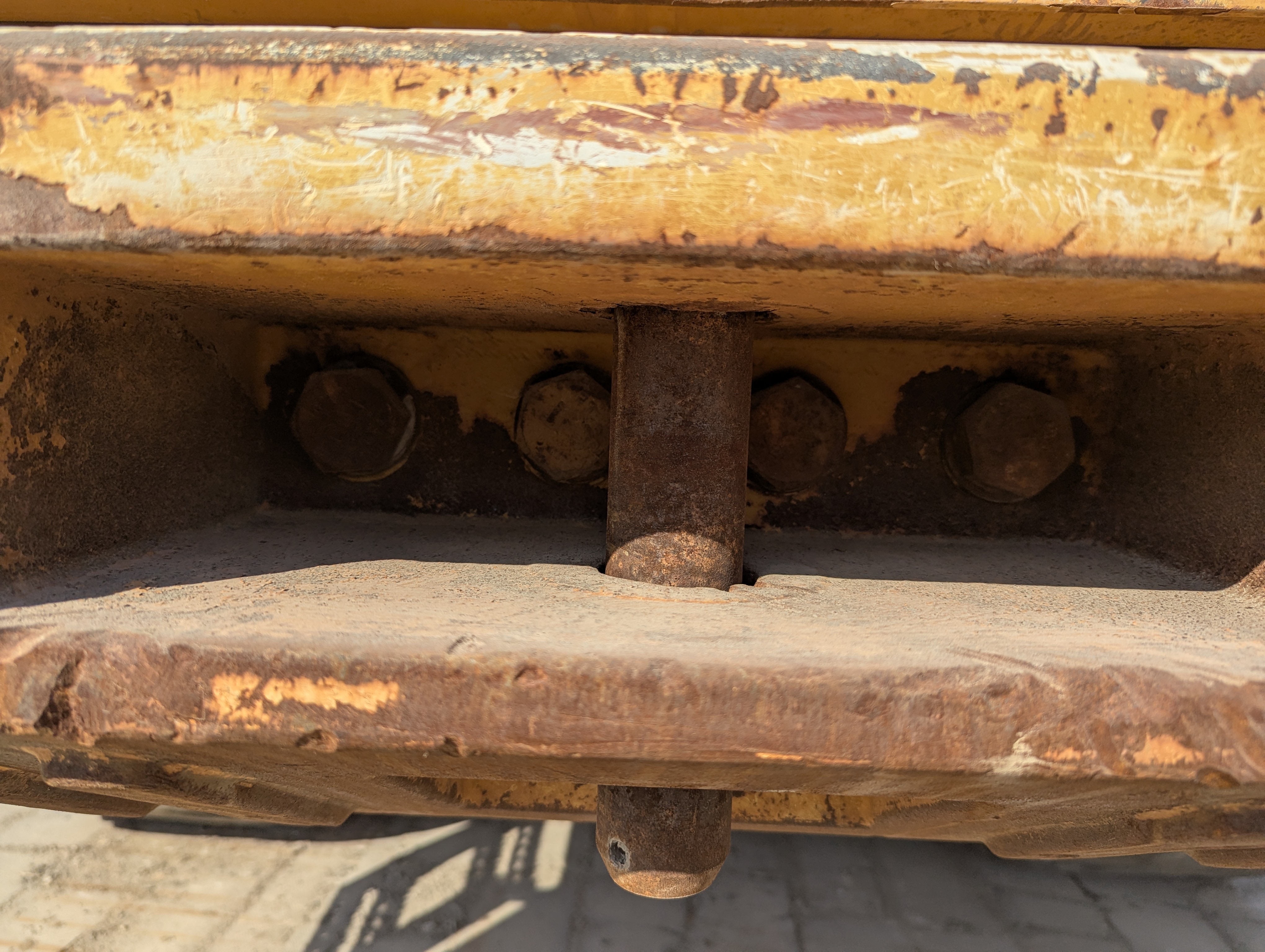 WHL-012-Cat-966H-Wheel-loaders-inspection-Structure-Counter-weight-bolts-1